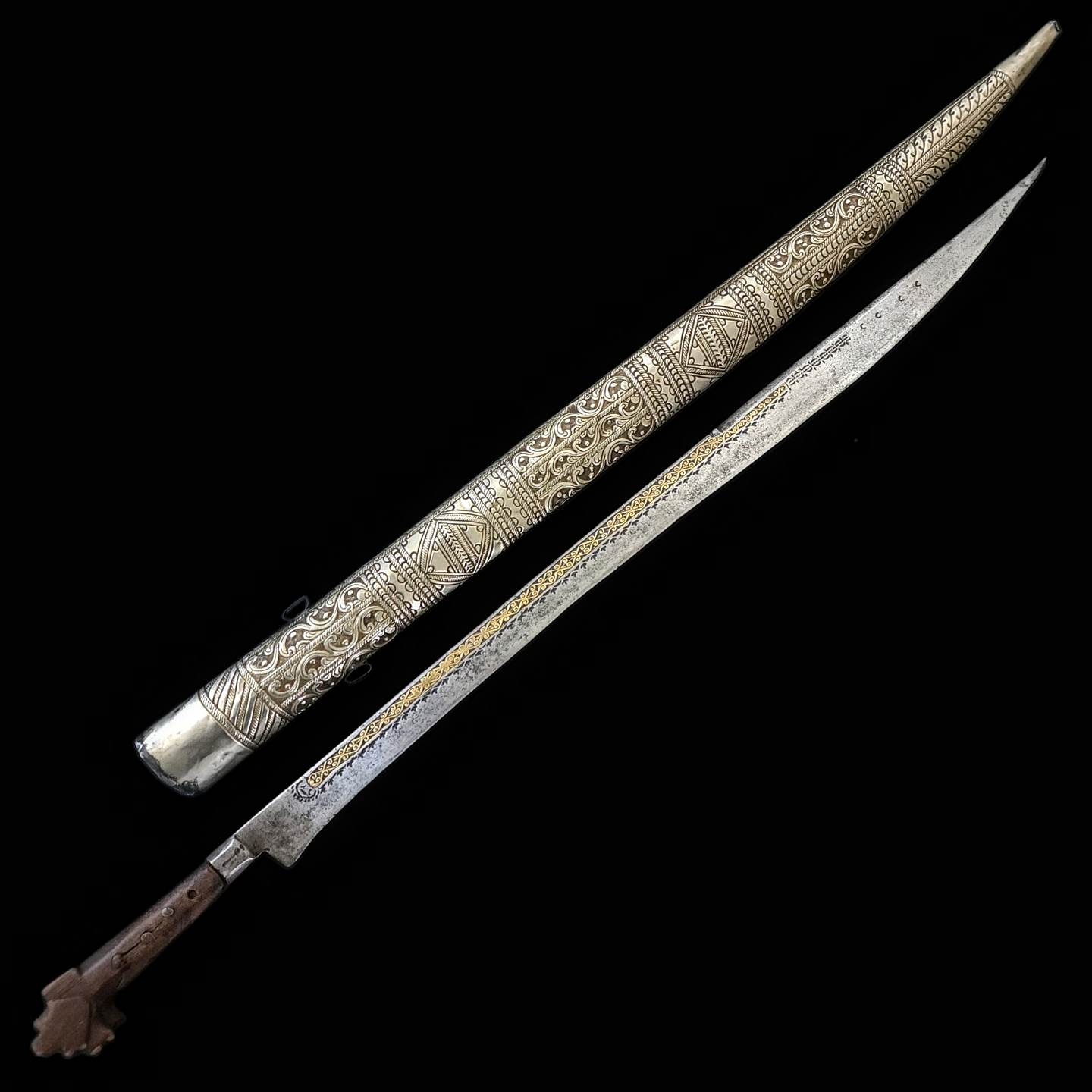 Flyssa Sword Silver Sheath 382 1.2.png
