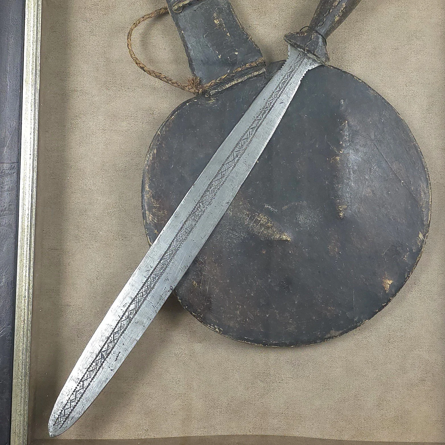 Yaka (Mbeeli Ya Phoko) Sword