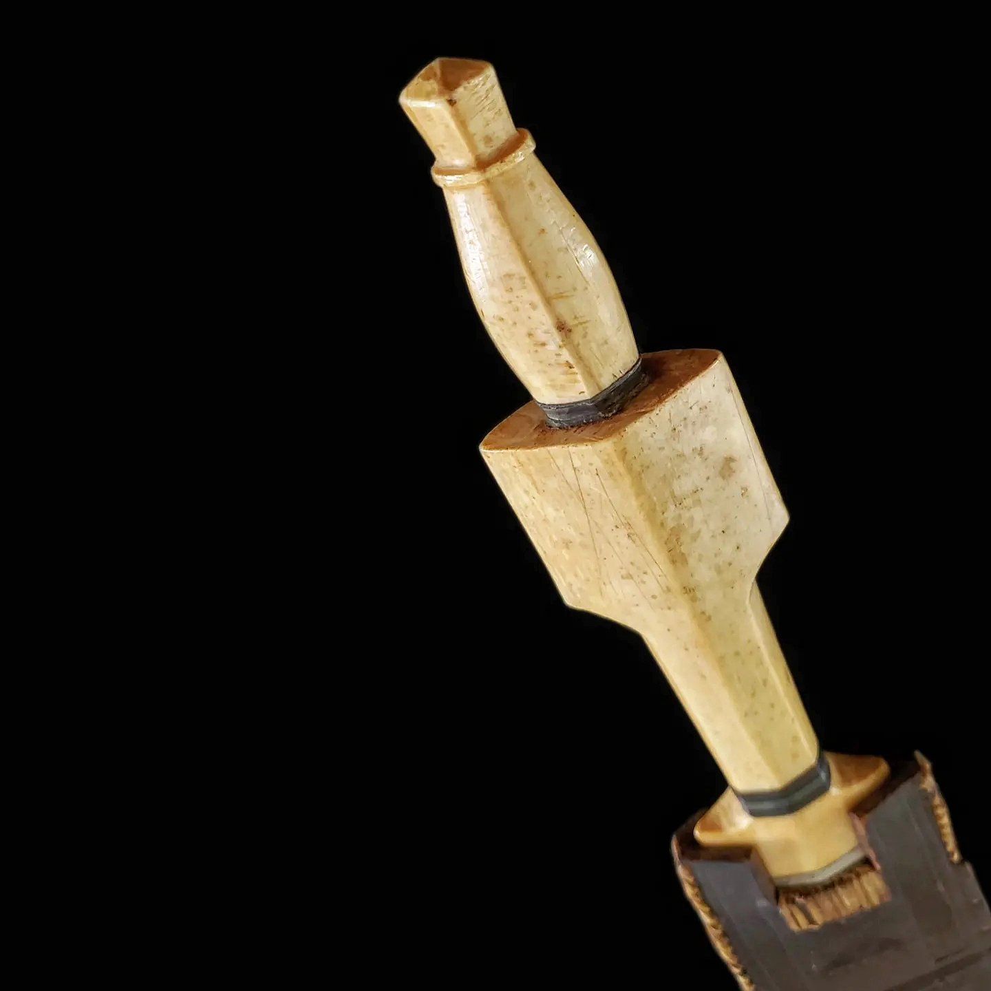 A Very Fine Billao with Ivory Pommel Spike