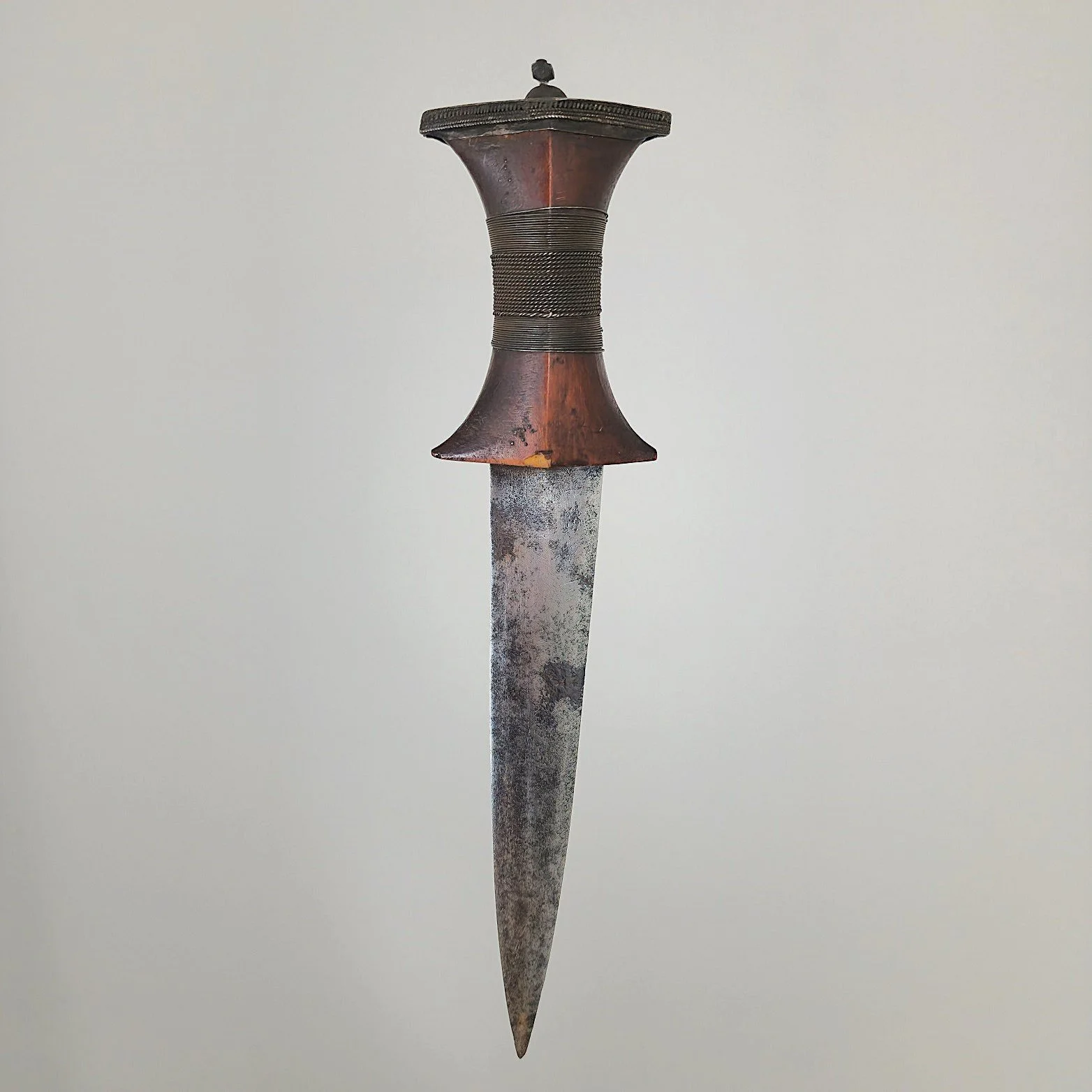 Arm Dagger 105 2.2.jpg