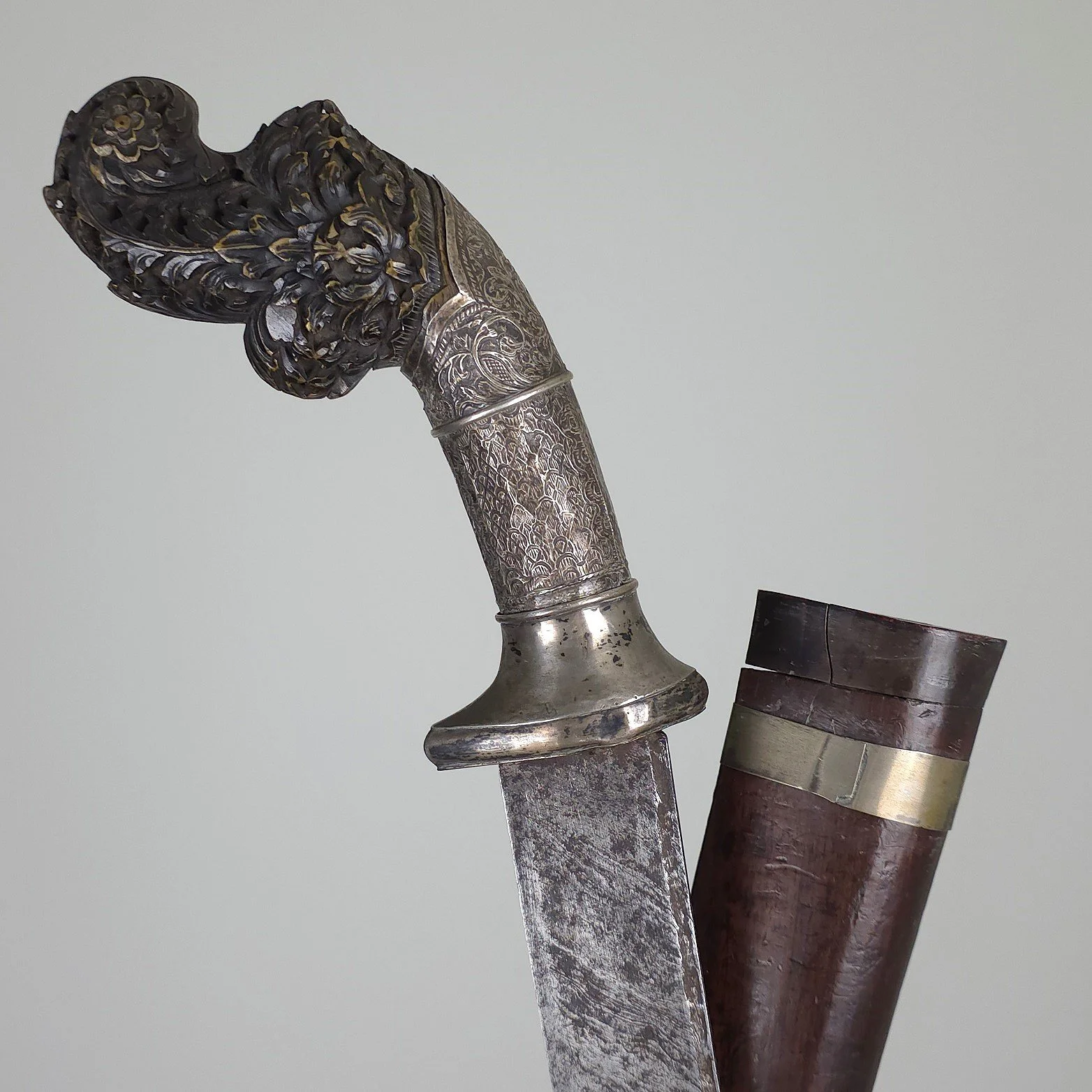 Pedang (Pedang Bengkok)