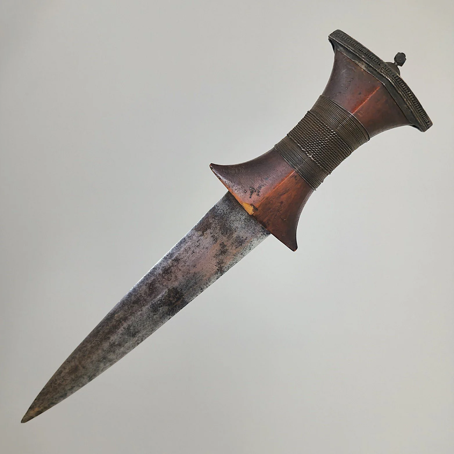 Arm Dagger 105 2.0.jpg