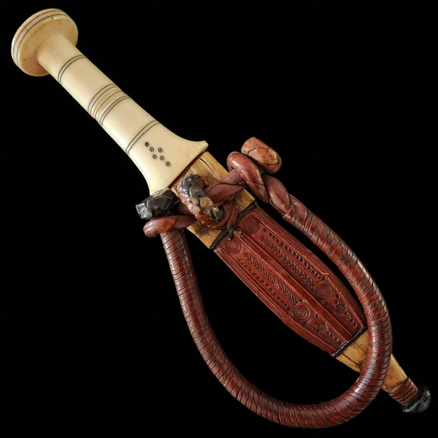 Fine Azande Arm Dagger