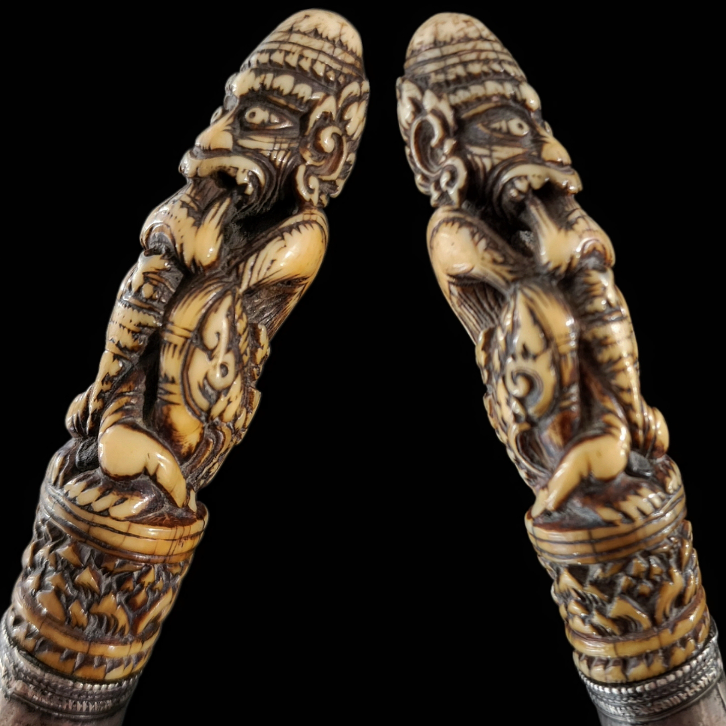 Fine Dah Hmyuang with Figural Ivory Carved Pommel