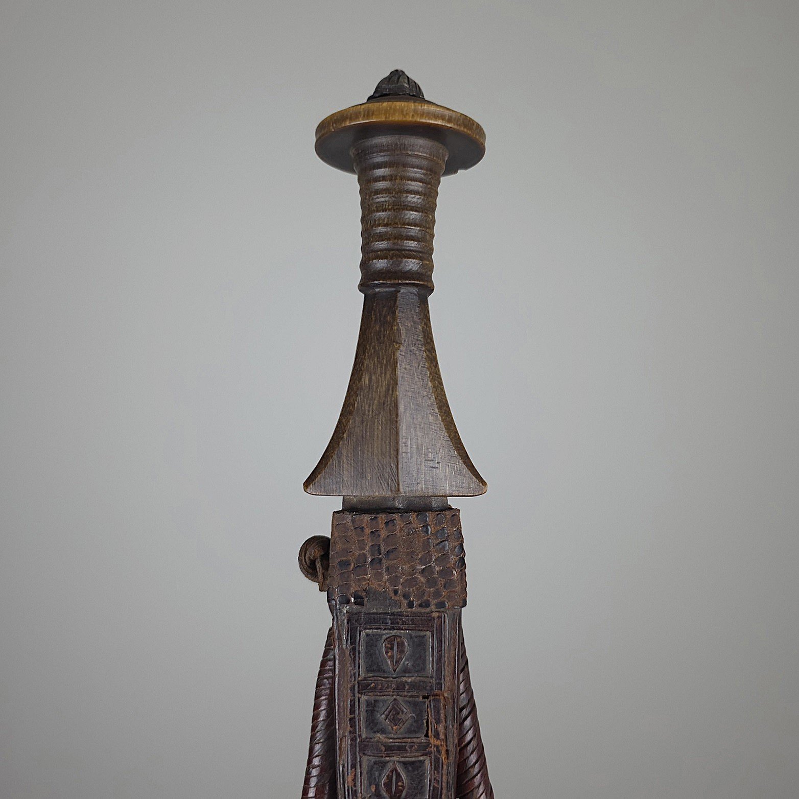 Arm Dagger 487 6.jpg