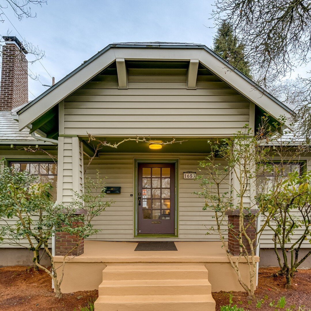 Our New Listing
1653 N ALBERTA ST Portland, OR 97217 
$699,000
4 bedroom / 2 bath / 2,469 sq. ft.