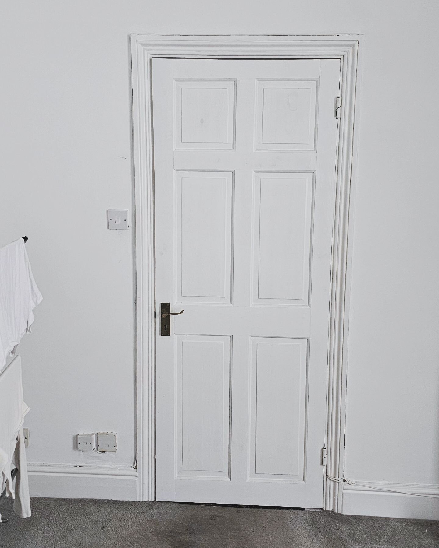 Quick door swap for a landlord today following an inspection from the local fire officers.

New FD30 door blank with all the essentials to compy with the regs as requested, ready for the client to decorate.