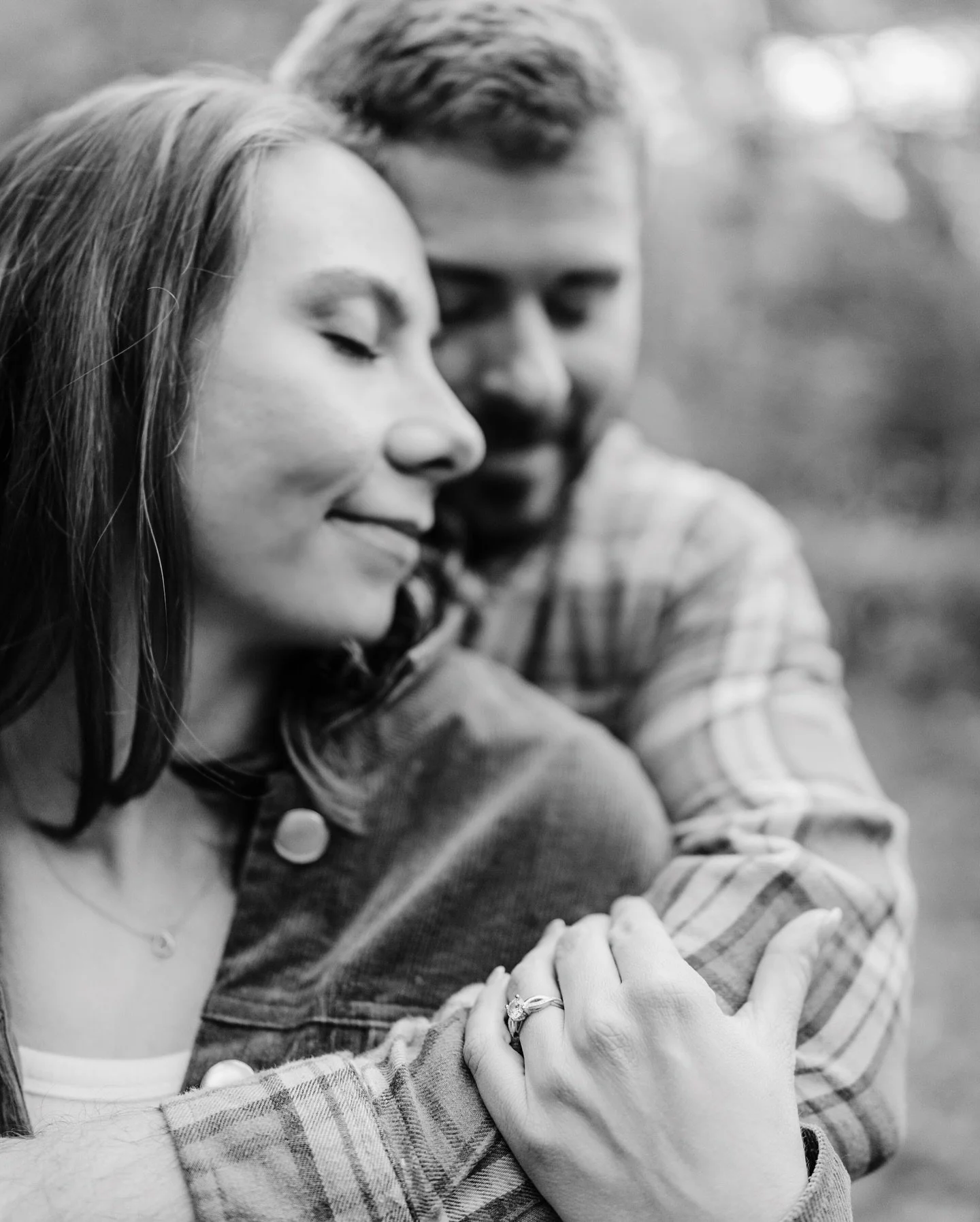 Up in the Pocono Mountains for Meghan + Bill&rsquo;s cozy fall engagement shoot with their adorable pups Remy + Hank. The waterfall, the light, the leaves&hellip; everything was perfect. Such a lovely autumn session.