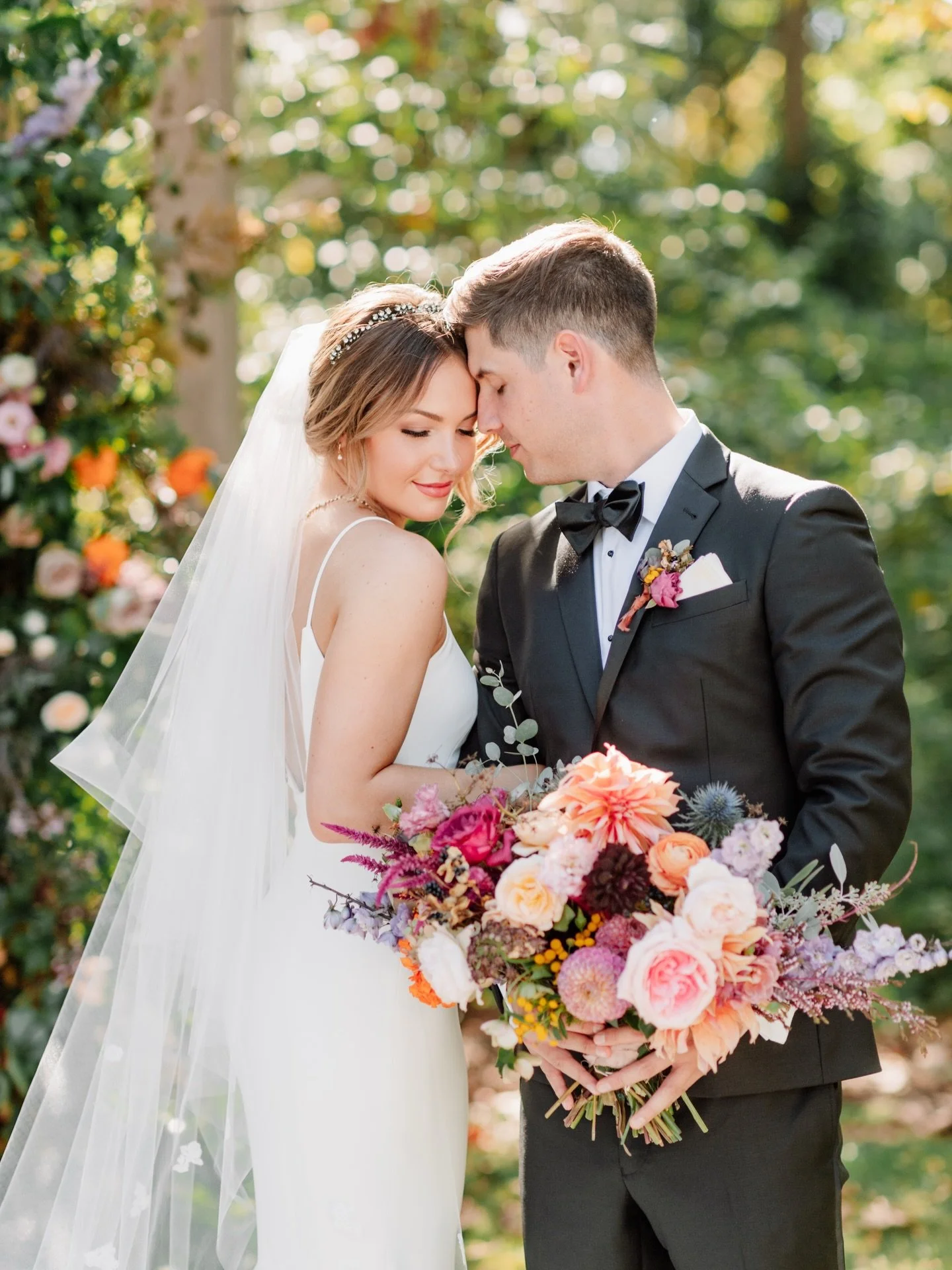 Flashback to a warm, golden summer wedding on a very cold day 🥶☀️

These pops of color still make me so happy. Doris and Paul&rsquo;s wedding at the Anthony Wayne House was full of lush florals, soft light through the trees, and that just married gl