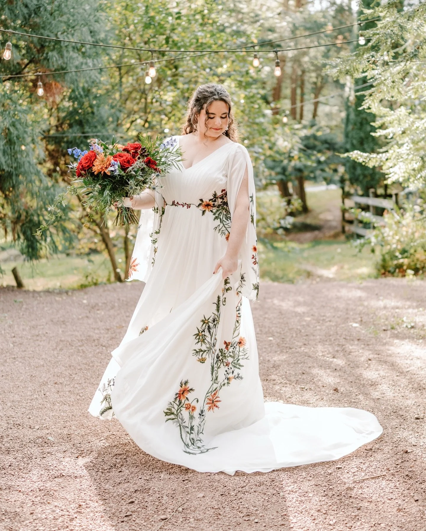 Jackie&rsquo;s dress deserves its own moment. 🤍

That dreamy floral gown by @floraandlane was everything. Soft movement, delicate embroidered blooms, and the way it caught the light at Holly Hedge felt straight out of a painting. The florals woven t