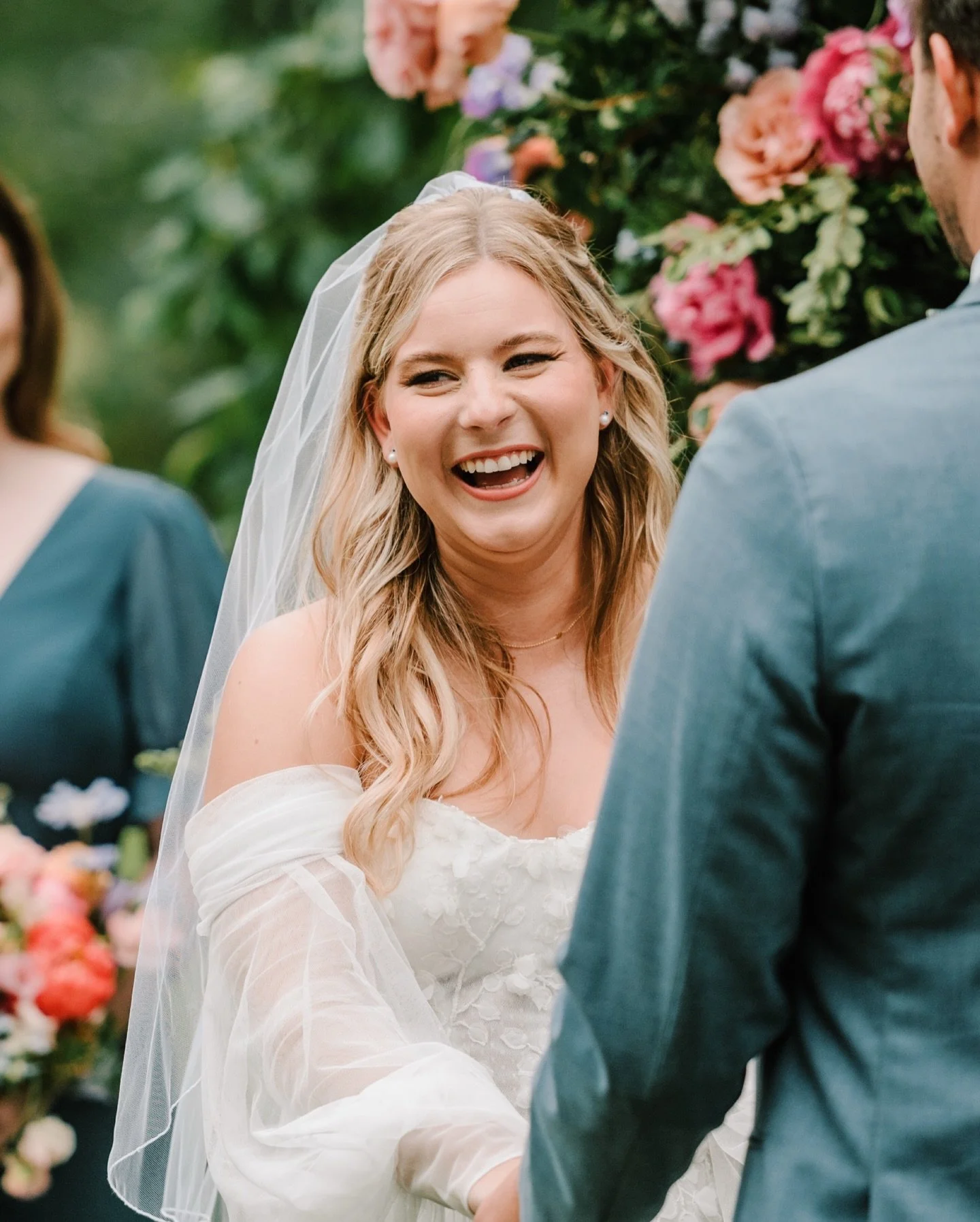 POV: your wedding ceremony feels like it&rsquo;s tucked inside a secret garden 🌿

Kira and Sam&rsquo;s day at Portico at Awbury Arboretum was filled with lush greenery, vibrant florals, and so much joy. They told me they were most excited about the 