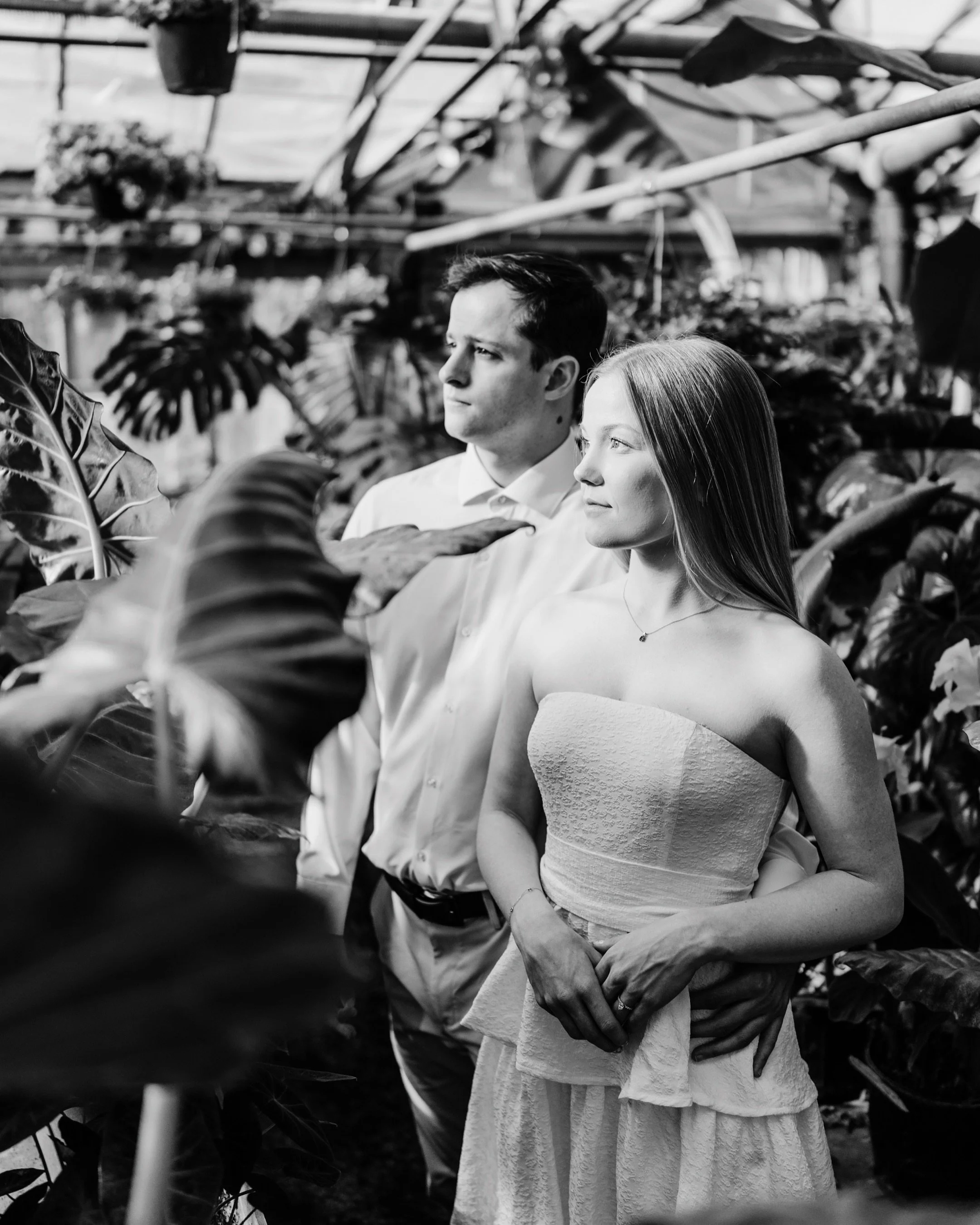 If you know me, you already know I have a thing for photographing people in love and flowers. 🌿
So Ott&rsquo;s is basically my happy place. The light, the textures, the color everywhere&hellip; I could shoot here all day and still find something new
