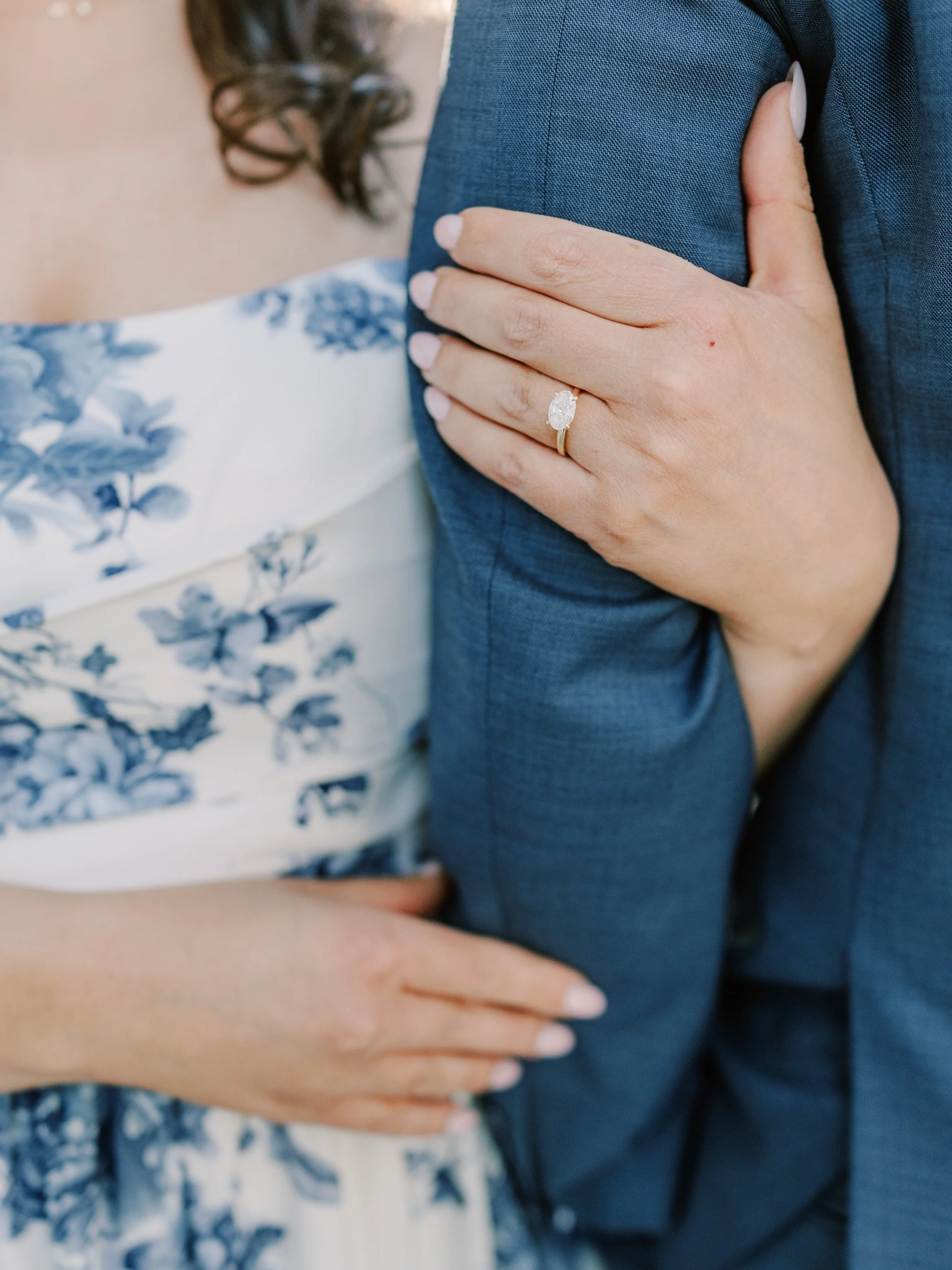 Lexi and Graham&rsquo;s engagement shoot in Philly! 

From tucked away corners to those iconic city steps, this felt so effortless. Just the two of them, walking, laughing, and completely locked into each other.

Philly did its thing, but they made i