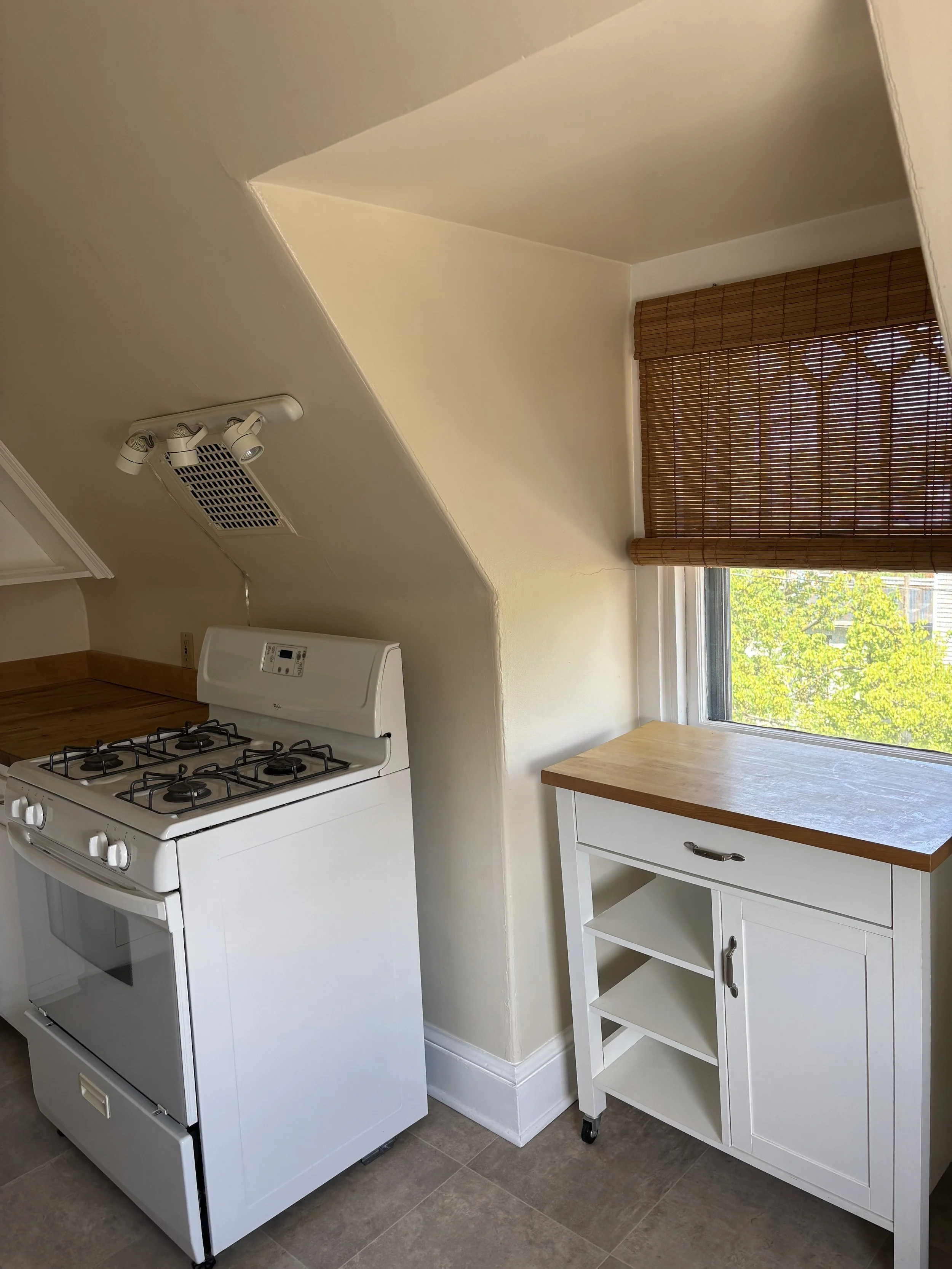 Available Now: 102 N Pine Street, Apt 3 – Lancaster, PA