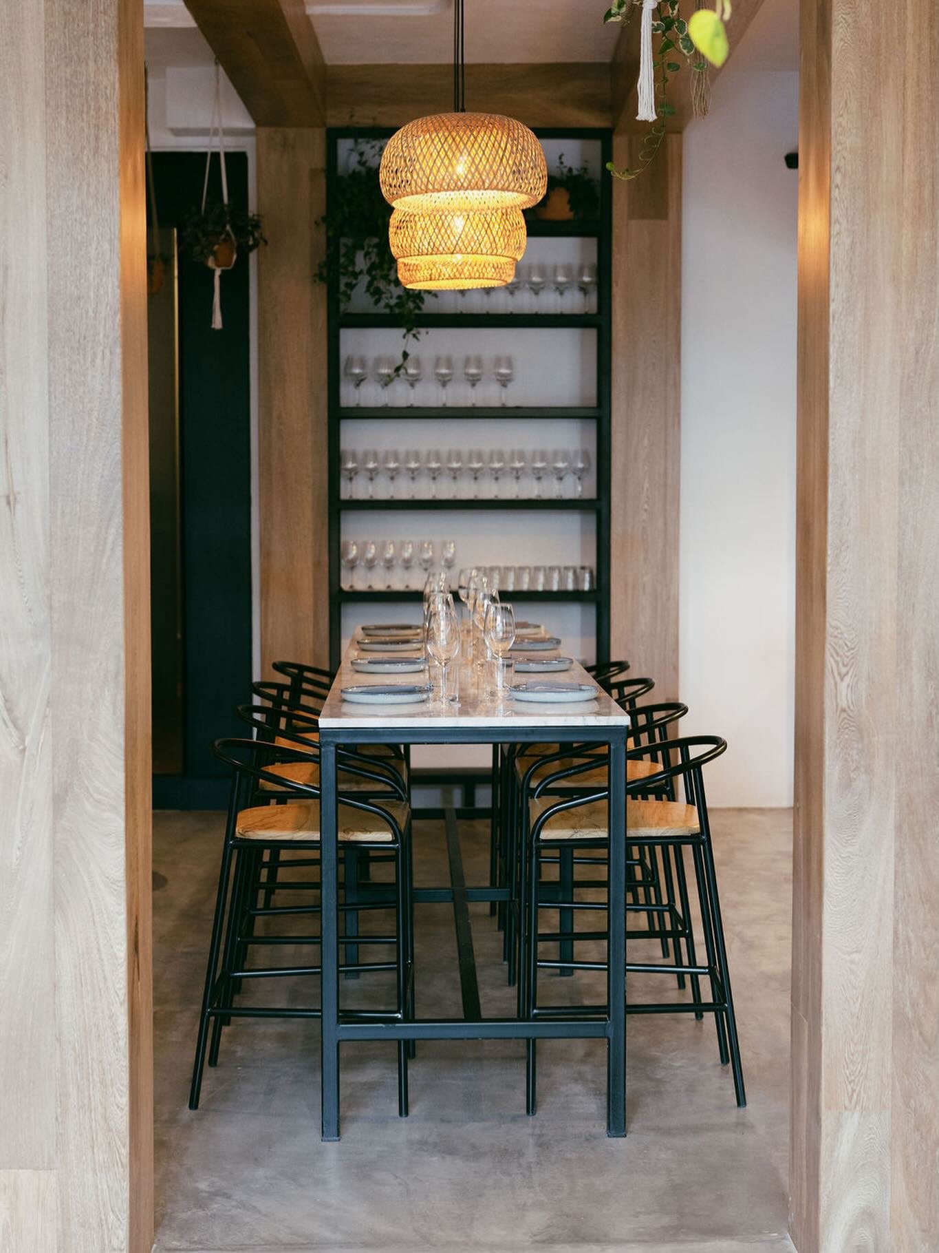 Nuestra &lsquo;mesa ten foot&rsquo; es el lugar perfecto para reunirse esta temporada navide&ntilde;a ✨

***************************************************

Our &lsquo;ten foot table&rsquo; is the perfect gathering spot this holiday season ✨