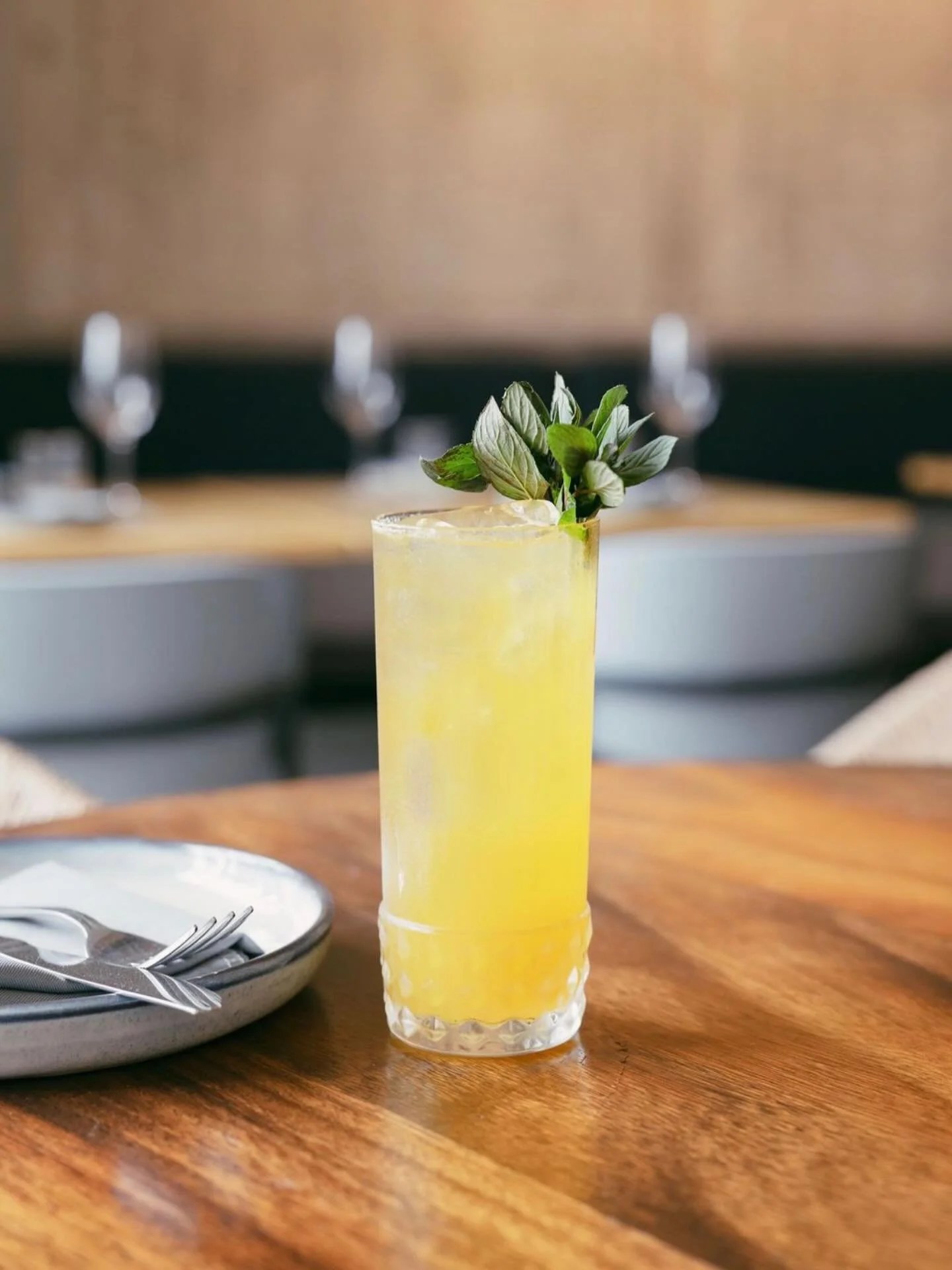 &iexcl;Y volvemos a la programaci&oacute;n habitual! Nuestro c&oacute;ctel &ldquo;manda high&rdquo; con whisky prieto y prieta, mandarina, miel y un top de cerveza clara es perfecto para estas fiestas. &iexcl;Nos vemos esta noche! 🙌🏼

*************