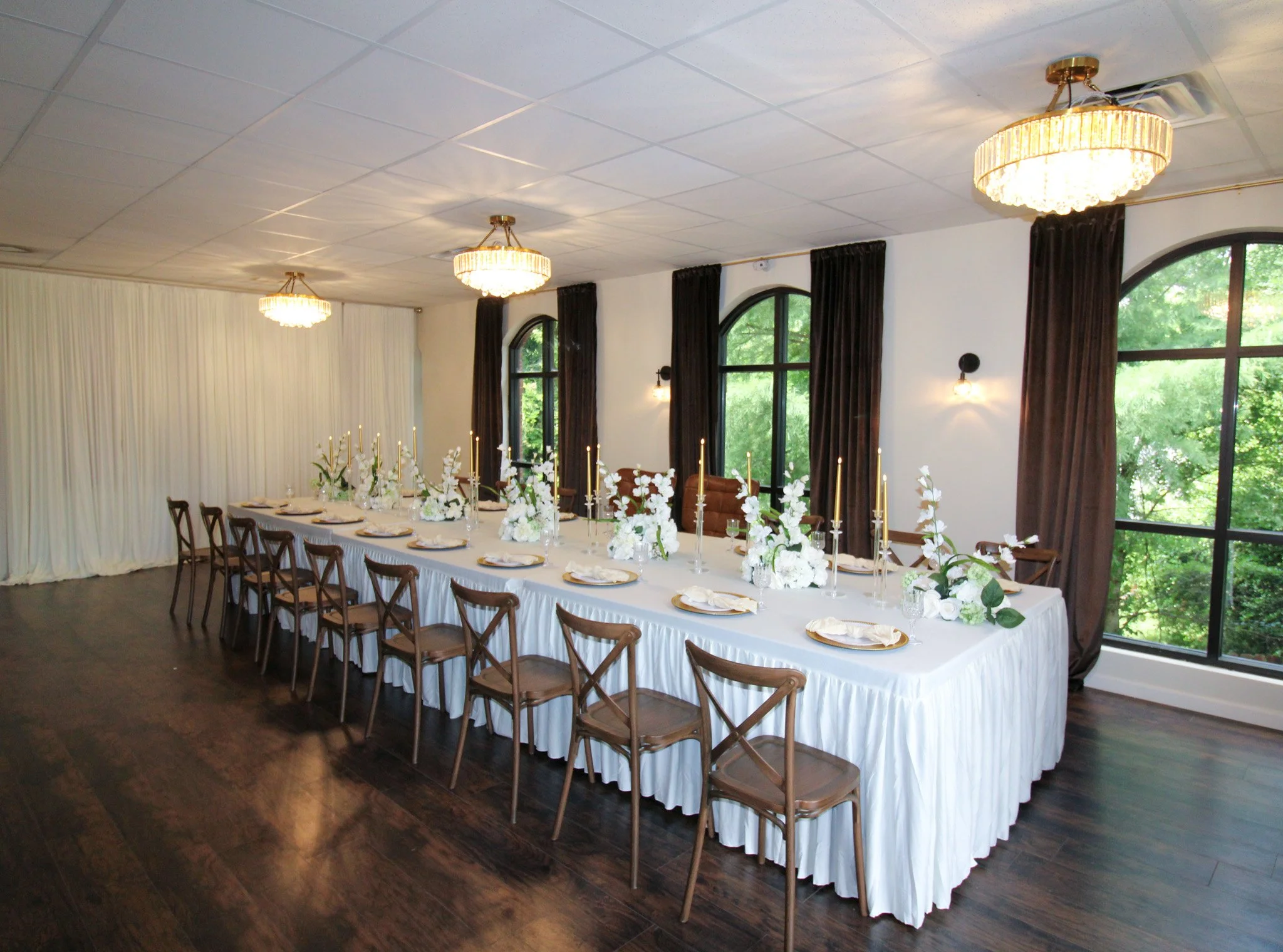 white linen lounge-17.jpg