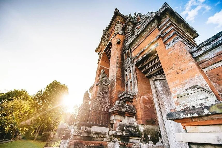 🚨 Last call for Bali! 👉🏽 We have one room left to join me in Ubud from May 19-26, 2024. 

The Double Garden View Suite can be booked by a solo traveler or two friends traveling together! With large windows, breezy terraces, and a semi-outdoor priv