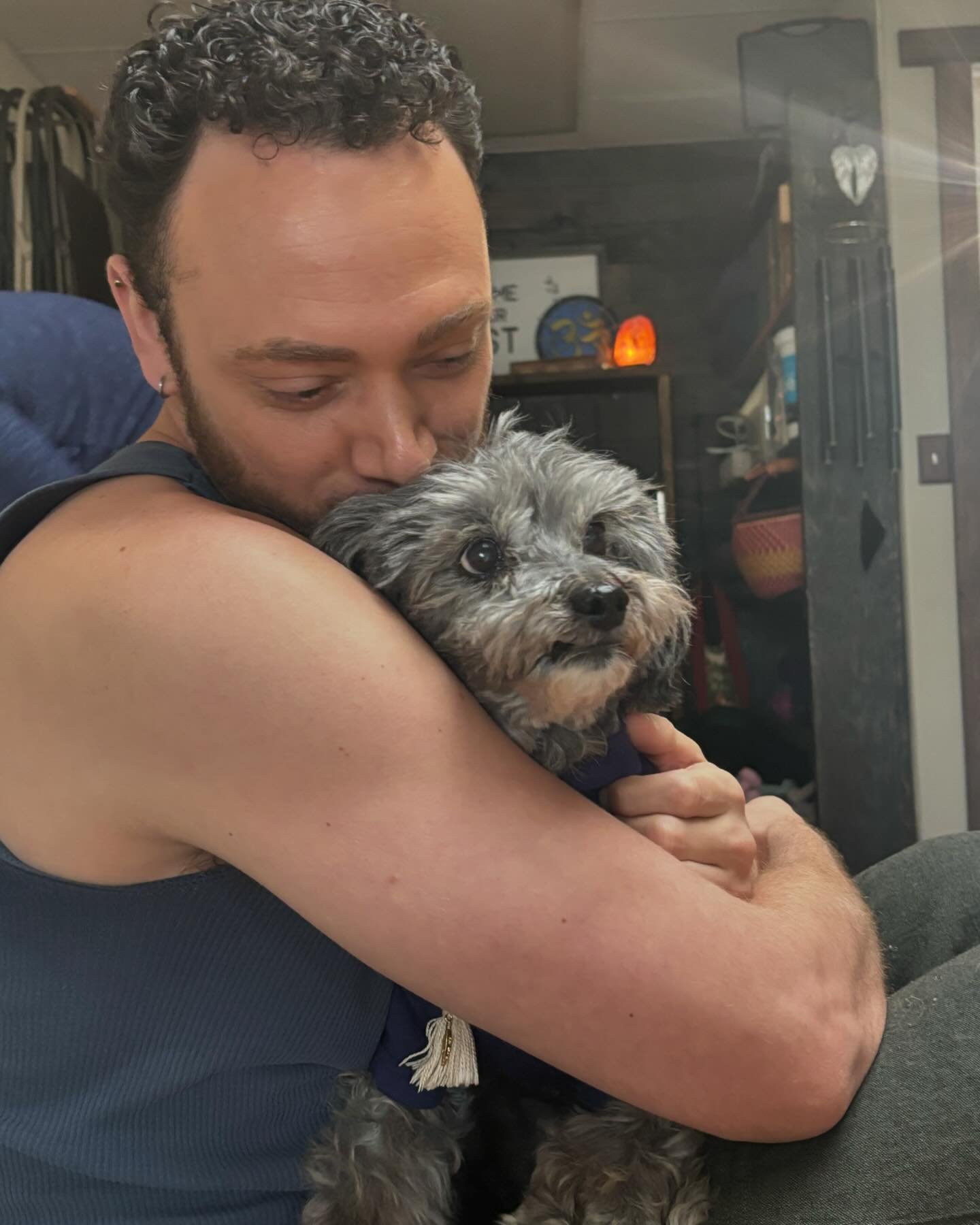 @haus_of_barnes with our beloved Louie&hellip;he makes everything better 🐾❤️🐾

#imagooddog #therapydogsofinstagram 
#yogaremedy #teachertraining #therapeuticapproach #rescuedogsofinstagram #louie #yogayogascv