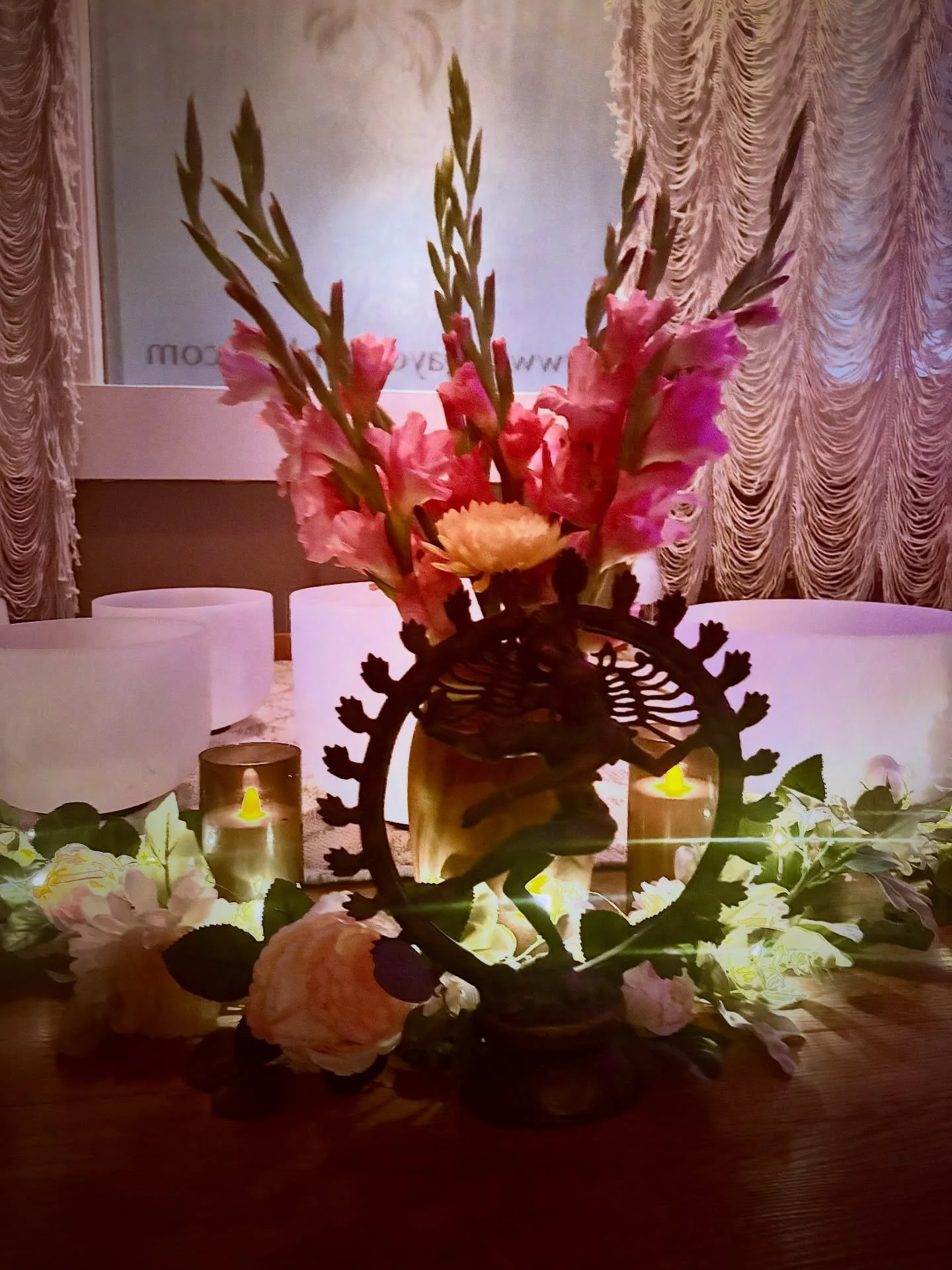 Last night at Yoga Yoga ✨
A room filled with breath, stillness, and light.

We honored the season&hellip;
and the light within each of us✨

This isn&rsquo;t about putting on a show. We&rsquo;re here to hold space and offer sound&hellip;so you can sof