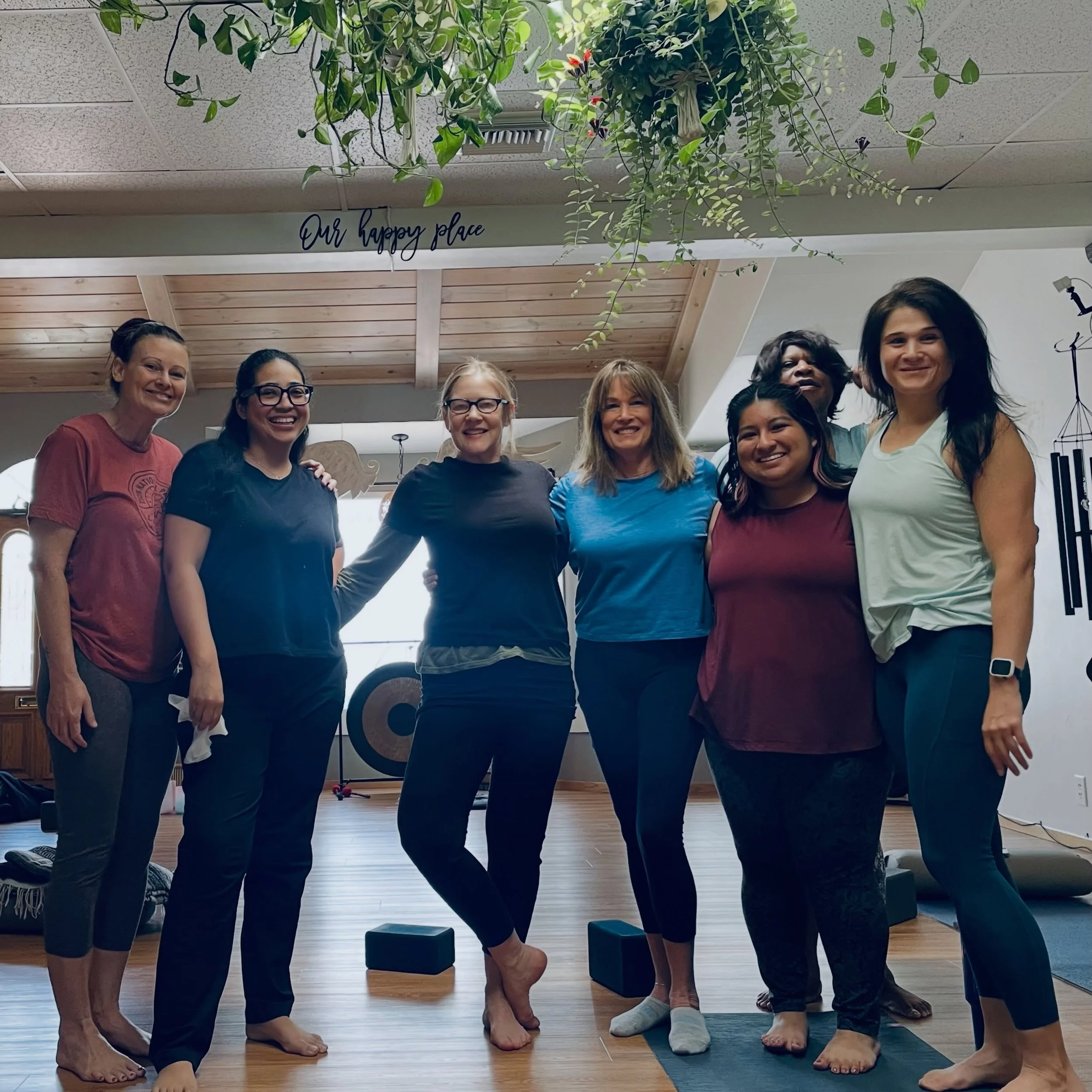 Some of our Saturday morning flow crew ✨

Guided by @annemrobinson, this class brings such a grounded, steady, feel-good vinyasa flow to the weekend.

Anne is old school in the best way&hellip;East Coast trained, deeply experienced, and shaped by stu