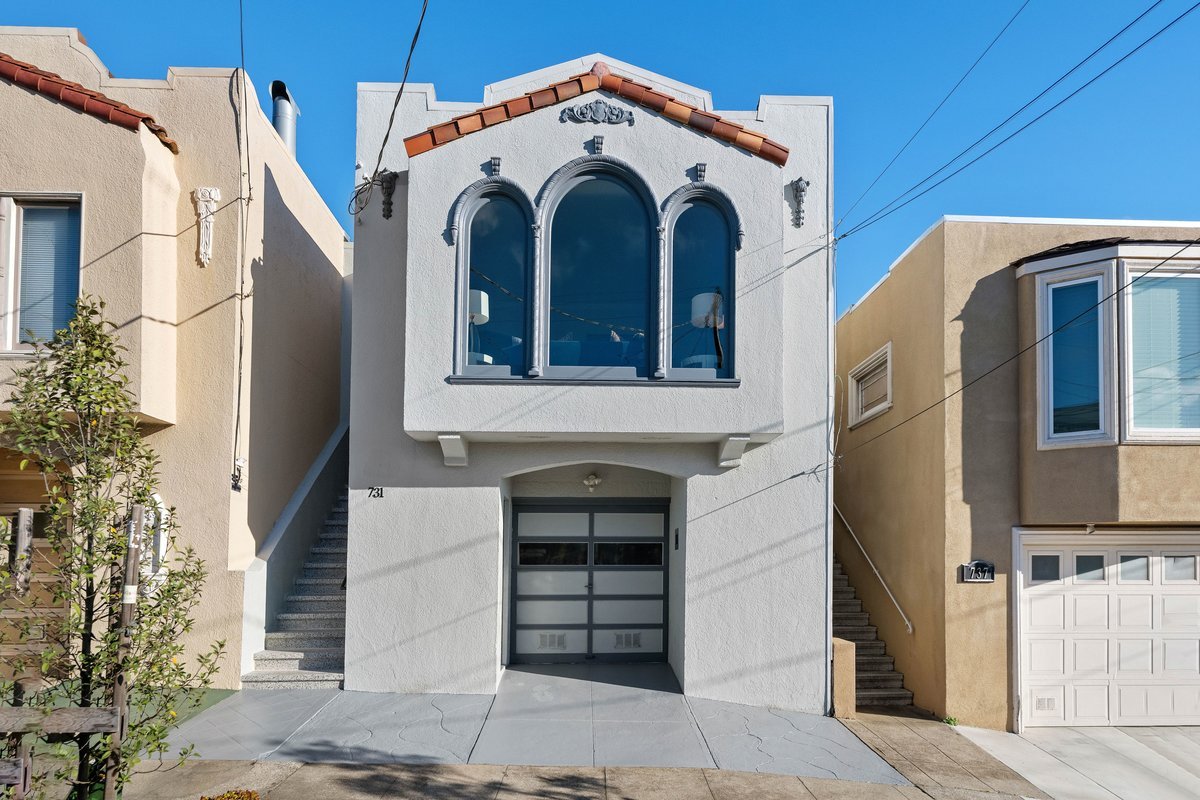 Front of house.jpg