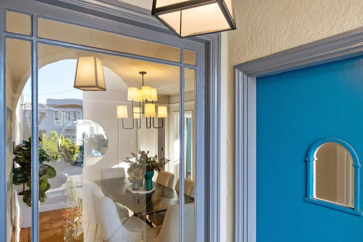 Entryway to interior.jpg