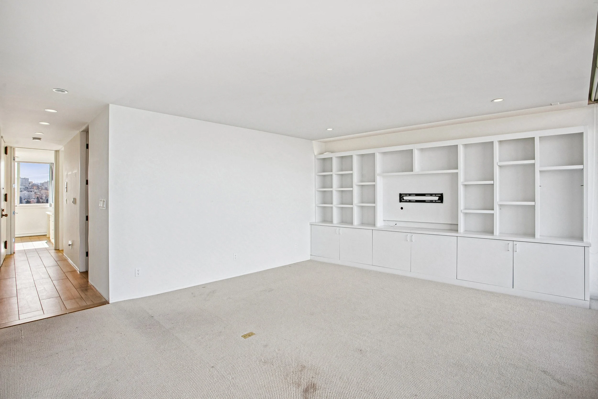 LR toward hallway.jpg