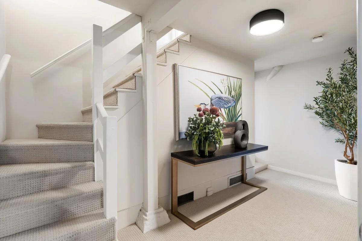 Stairs and hallway to LL.jpg