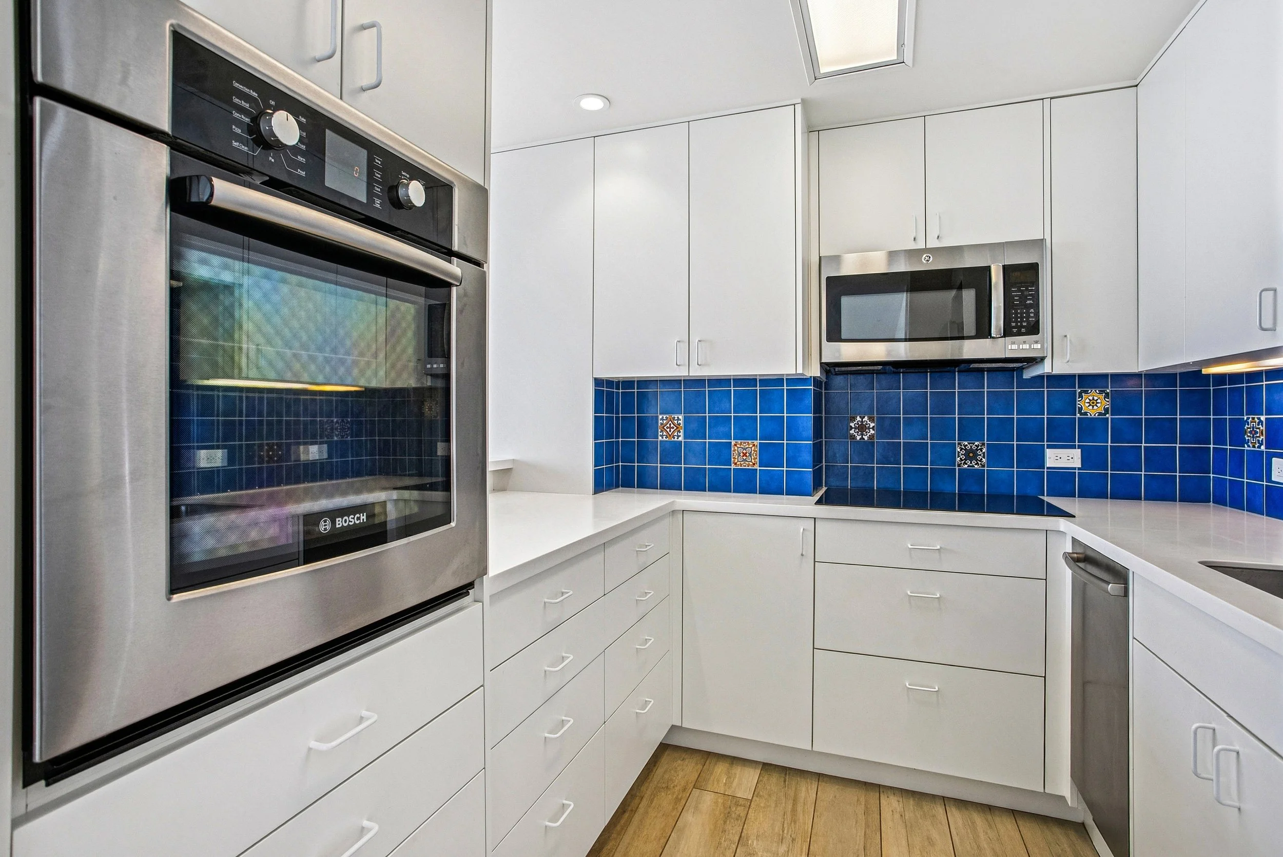 kitchen 2 - unstaged.jpg