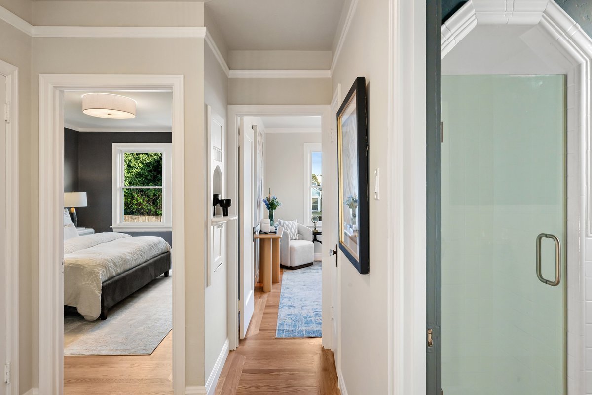 Bathroom to both bedrooms.jpg