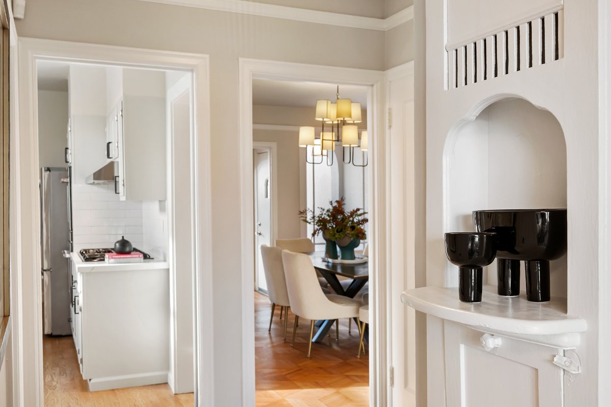 Hallway to kitchen and dining.jpg