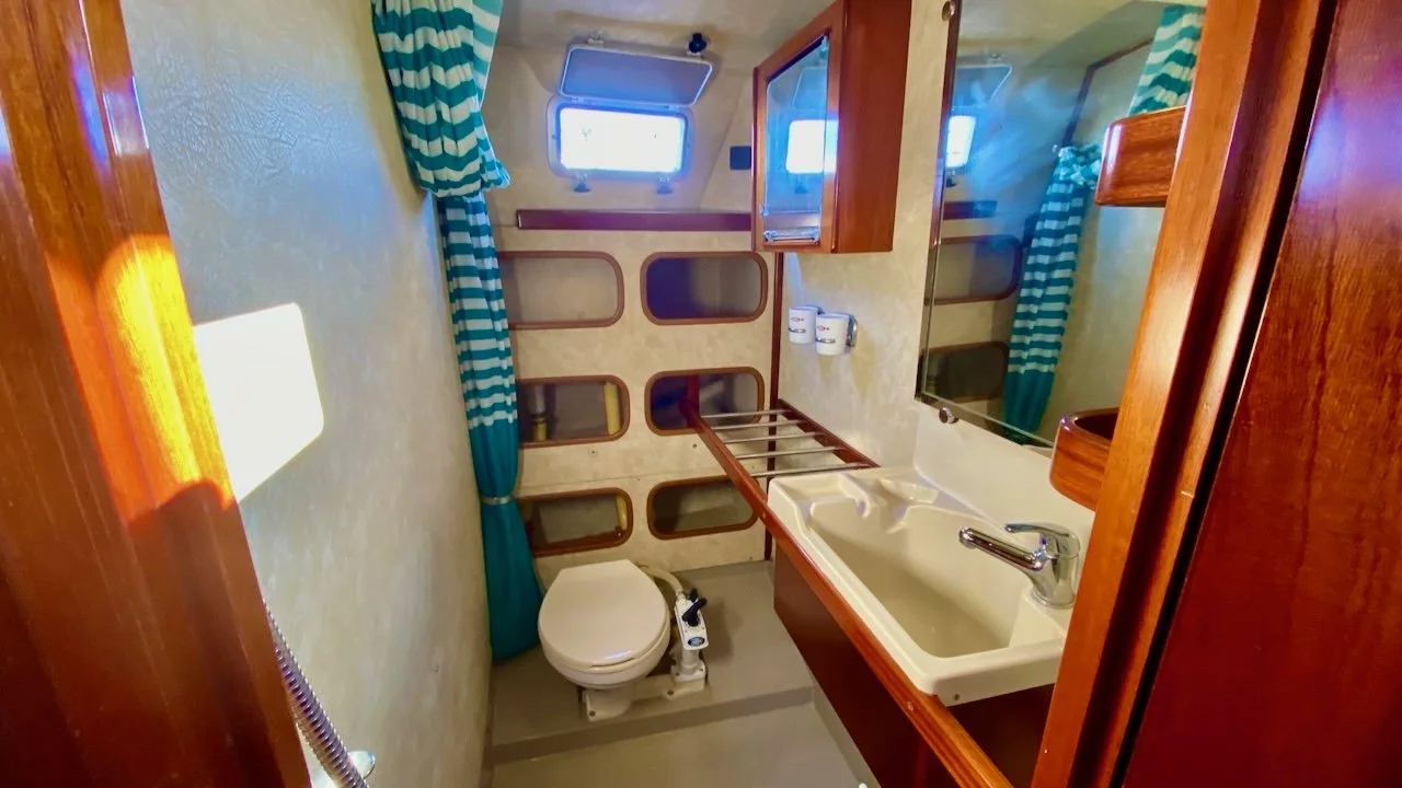 MS Aft Cabin Heads 01 (1).jpeg