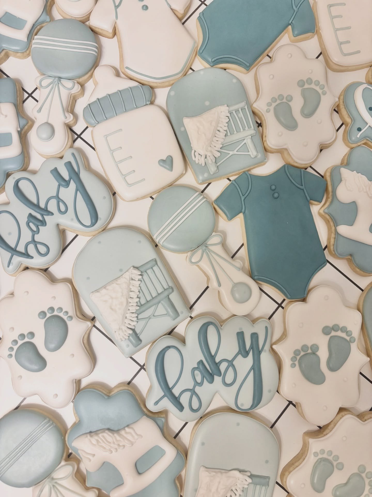 Keeping it classic for baby boy 🤍 #customcookiespittsburgh #pittsburghcookies #pittsburghcookietable #pittsburgheats