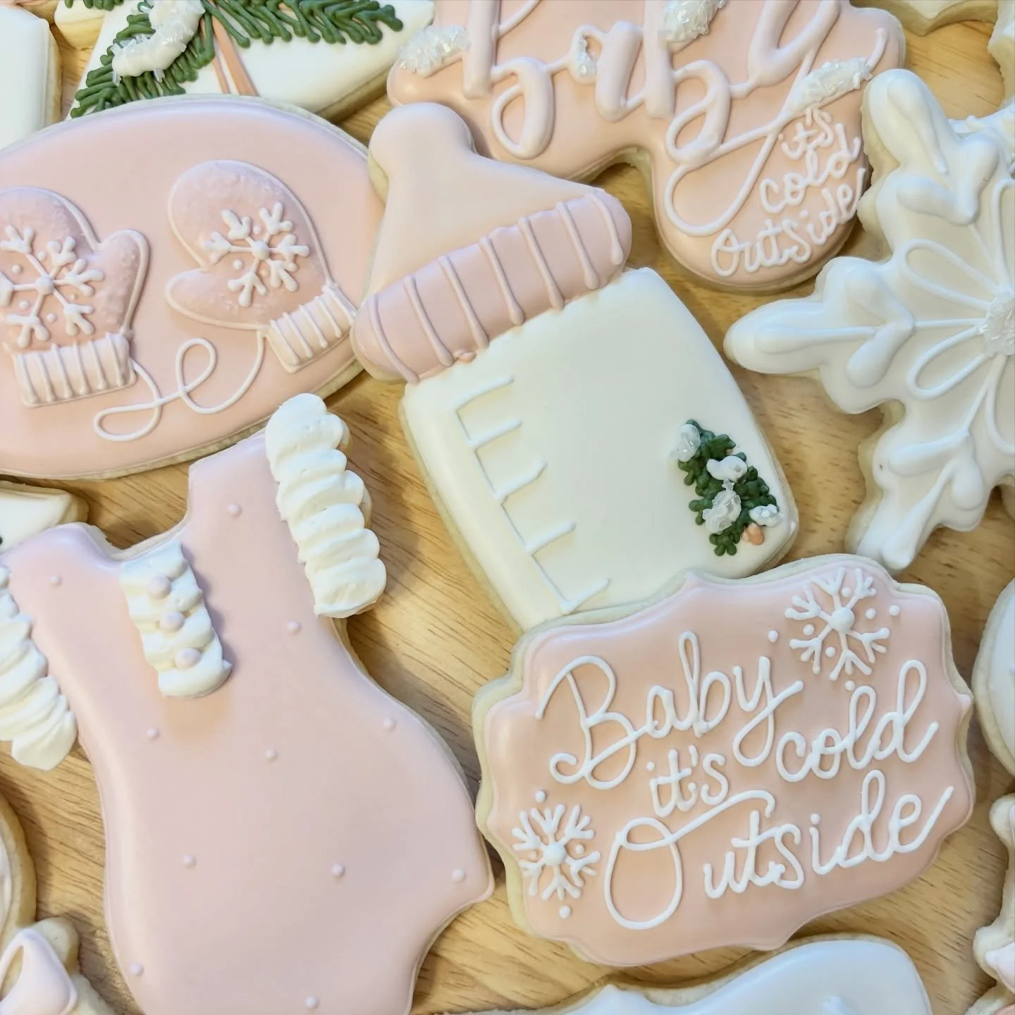 The perfect baby shower theme this December 🤍🎀❄️ #babyitscold #babyshowercookies #pittsburghcookies #pittsburgh #412 #christmascookie