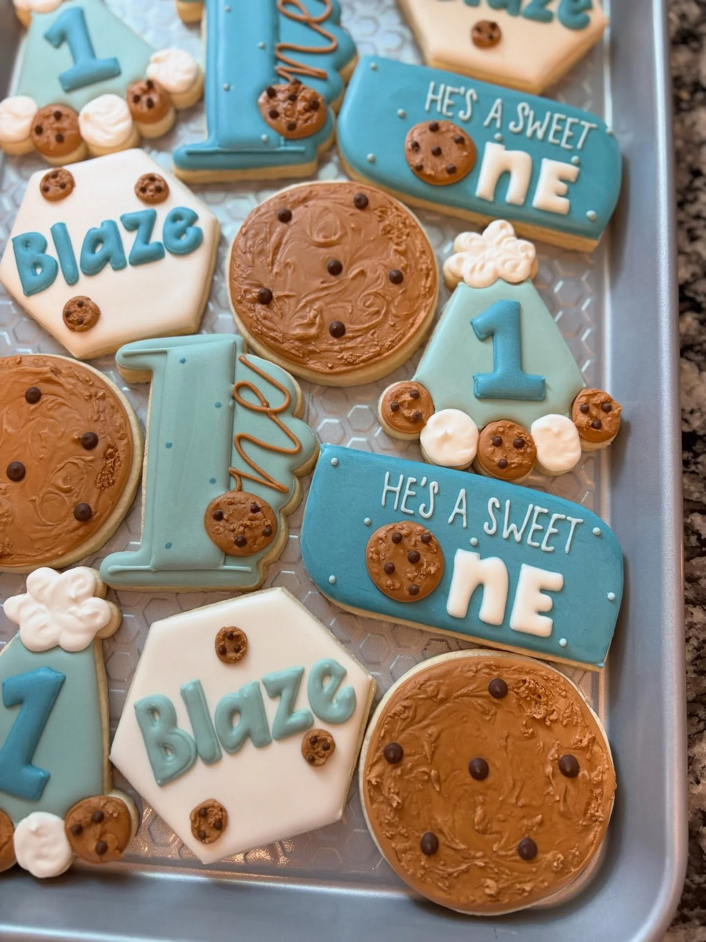 He&rsquo;s a Sweet One🍪🥛 #birthdaycookies🍪 #birthdaycookieset #firstbirthdaytheme #sweetone #sweetonebirthday #pittsburghcookies #sugarcookiemarketing #sugarcookiesdecorating