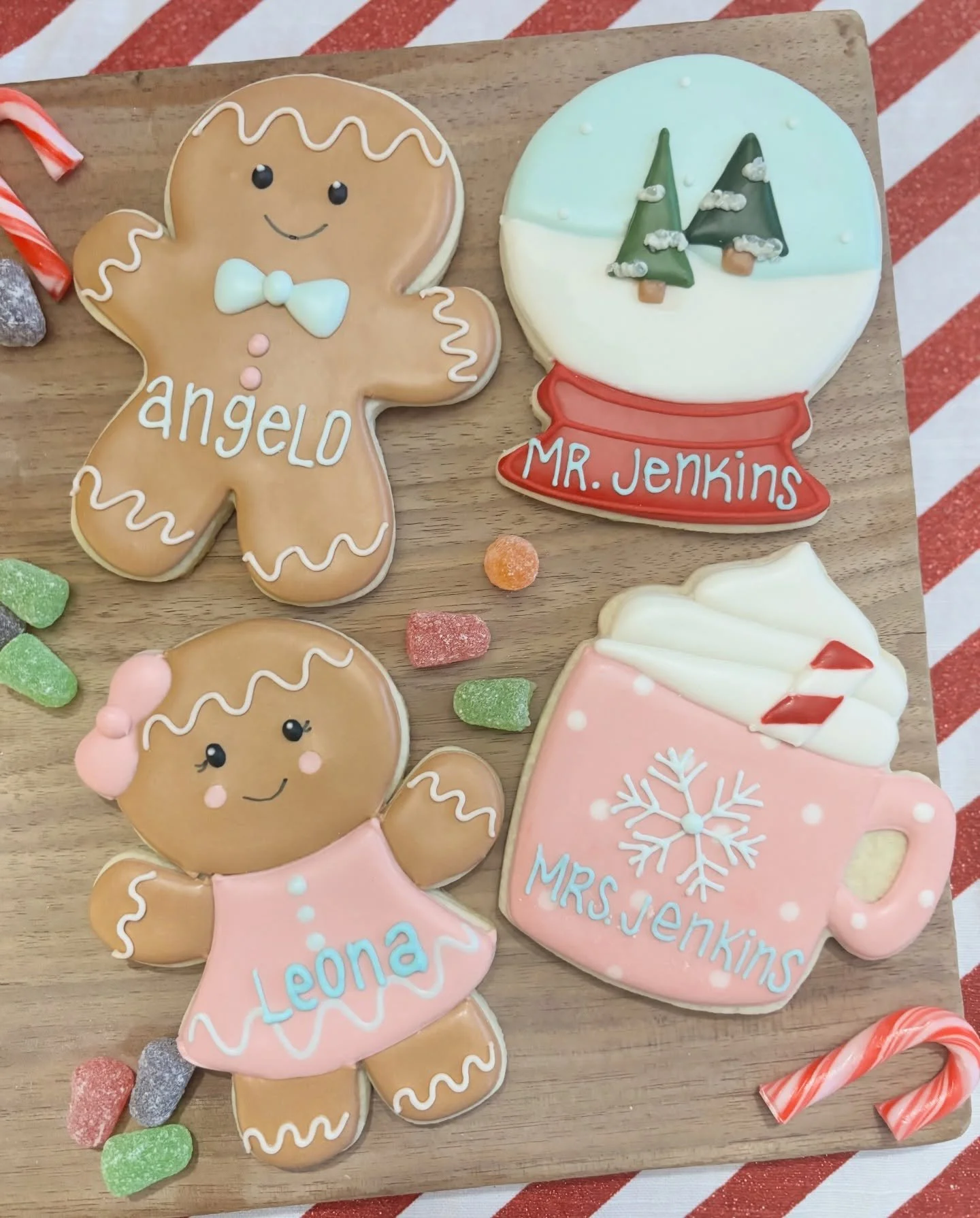 Stocking stuffers✔️ Teacher gifts✔️ 
&bull;
Presale closes this Saturday 12/13, saved under 🧸2025🧸 highlight. 
&bull;
#stockingstufferideas #teachergift #customcookie #christmascookies #pittsburgheats #412eats