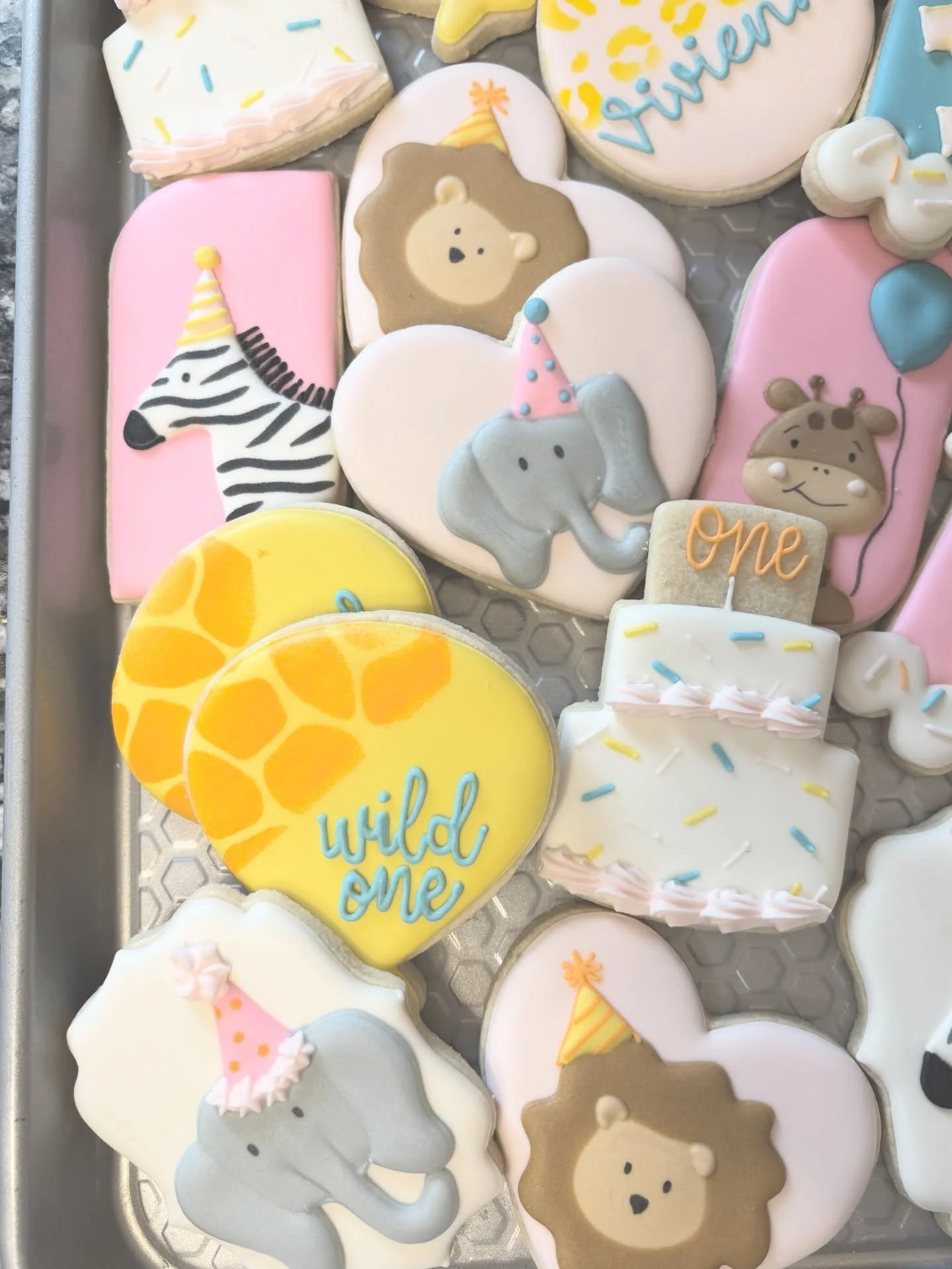 TGIF, party animals!🥳🦁💗 #firstbirthdaycookies #wildone #wildoneparty #customcookies #firstbirthdaytheme #partyanimal