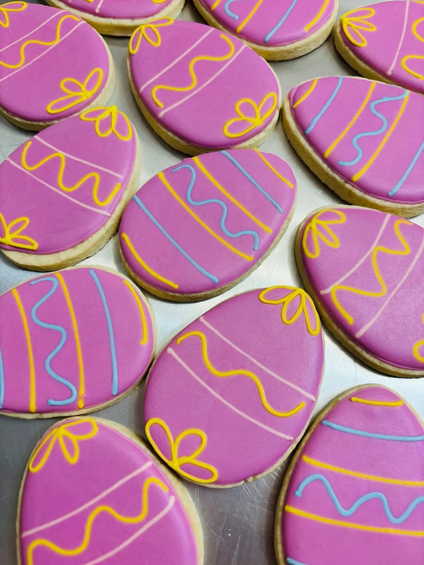 Traditional way or the cool whip/shaving cream method for dying eggs??🫟🥚Open to suggestions to be semi successful with a 2 and 4 year old 😅 #eastercookies #eggcookies #pittsburghcookies #pittsburghcookietable #pittsburgh