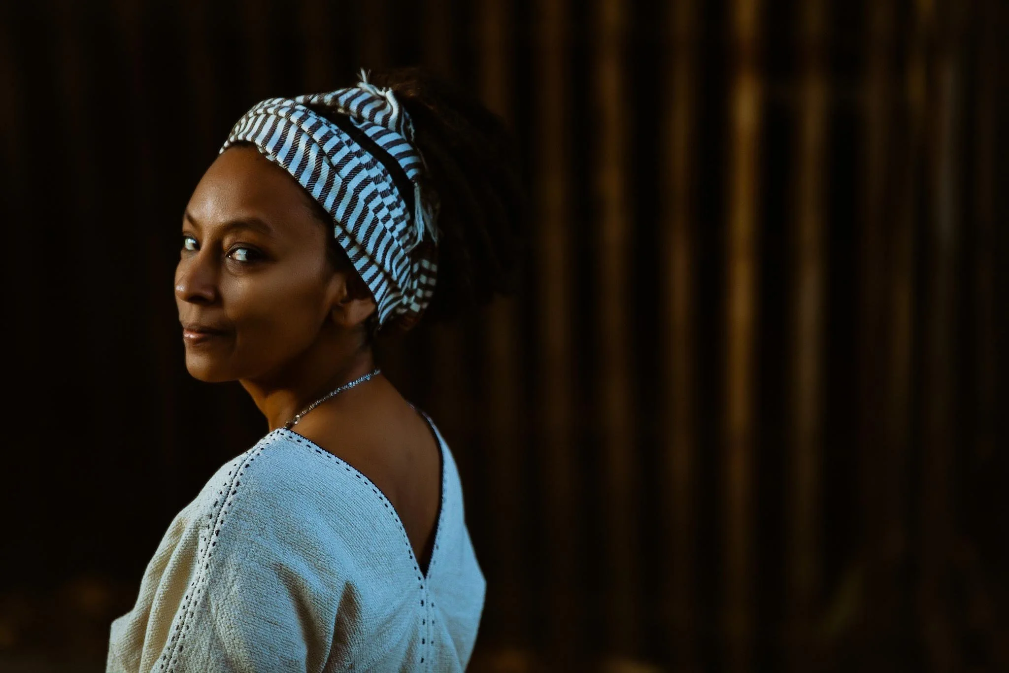 Portrait Shoot with a dark Background at Chicago Millennium Park