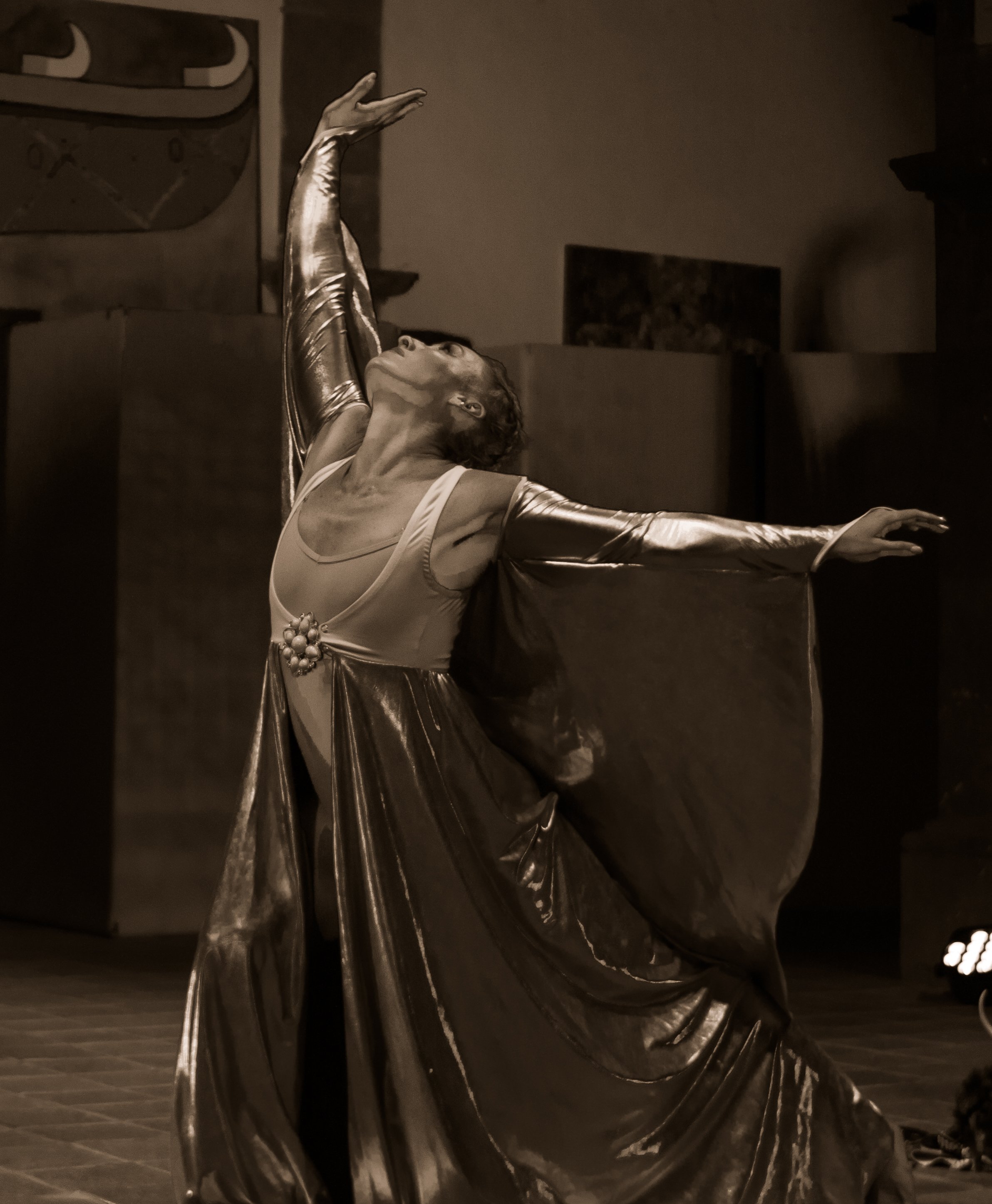 Patricia Rincon’s Alice in Toltec-Land performance in Casa de Europa, San Miguel de Allende.| Credit: Reynaldo Cruz Diaz