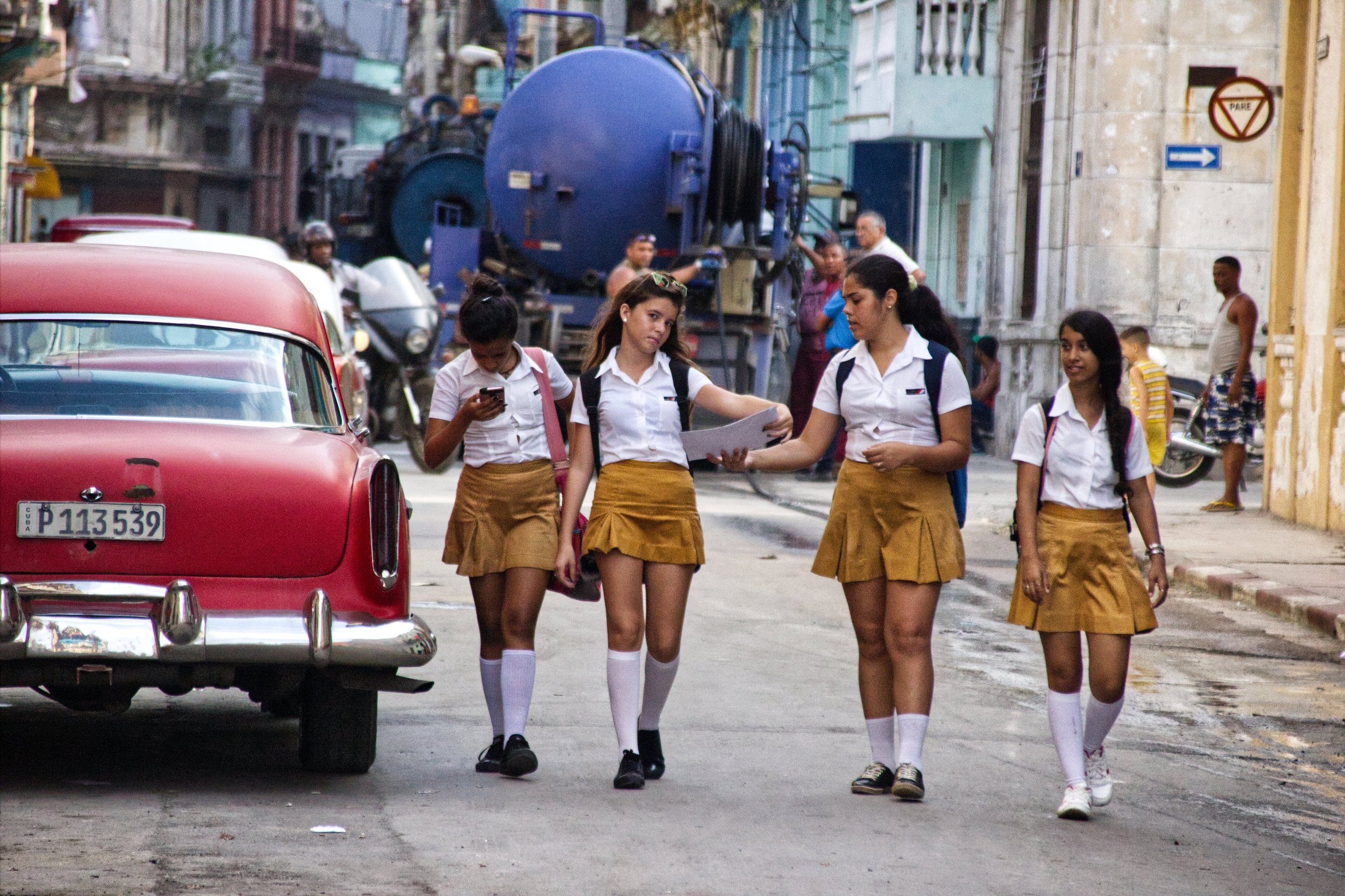 Middle school students walking around Central Havana.| Credit: Reynaldo Cruz Diaz