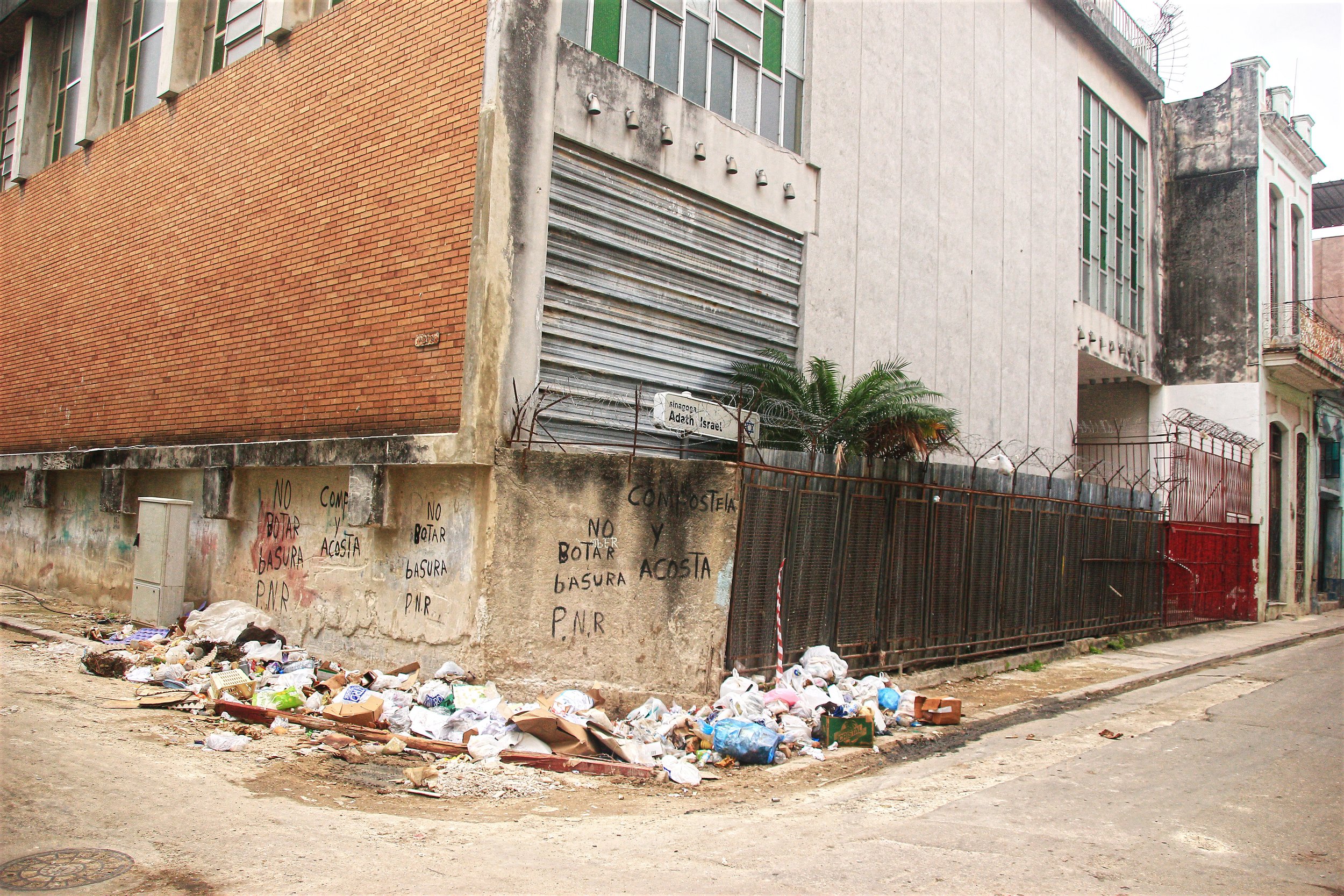 Garbage accumulated next to the Synagogue Adath Israel in Old Havana.| Credit: Reynaldo Cruz Diaz