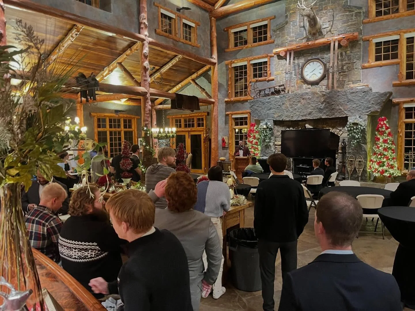 It was great to celebrate Christmas with the Iowa Young Republicans at their annual Christmas Party! @iowayoungrepublicans