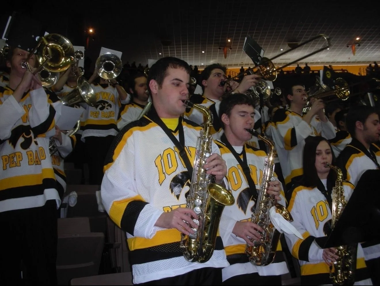 In honor of March Madness, enjoy this throwback from March 2007! 🏀