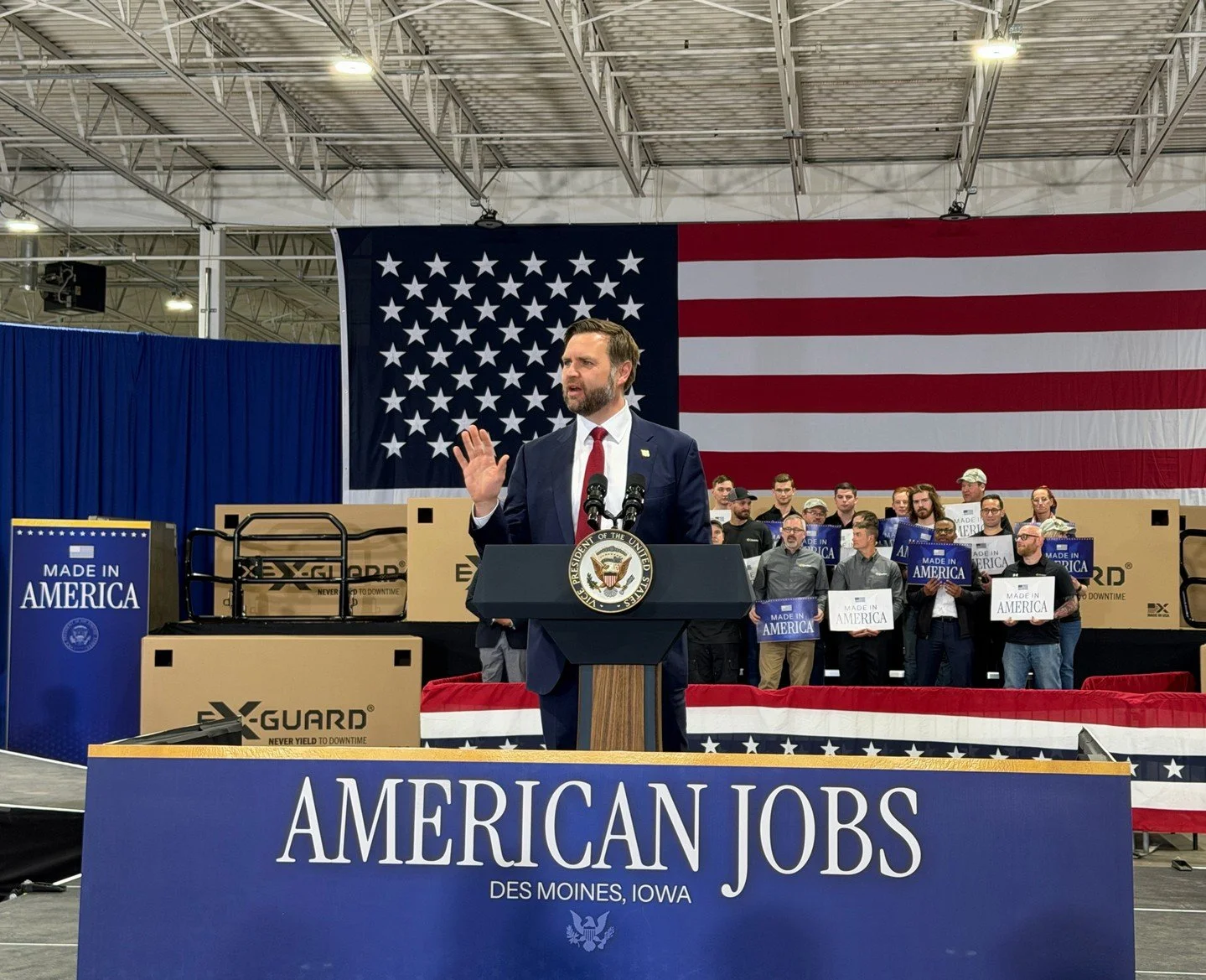 What a great night celebrating American manufacturing and agriculture in Des Moines with the Vice President of the United States, JD Vance! We heard the message loud and clear that the Trump Administration supports year round E15 and our Iowa farmers