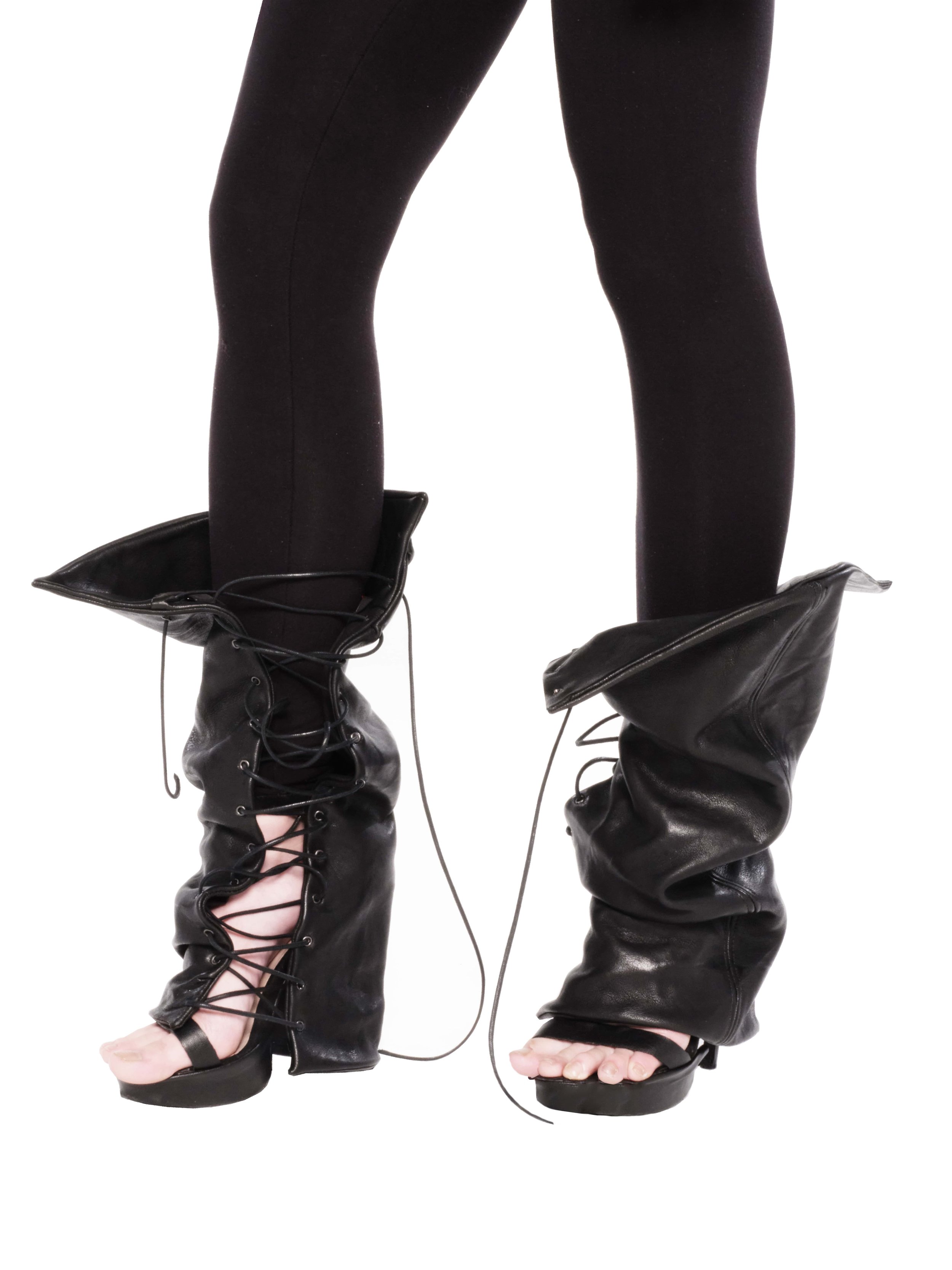 NUINUIshoe-min.jpeg