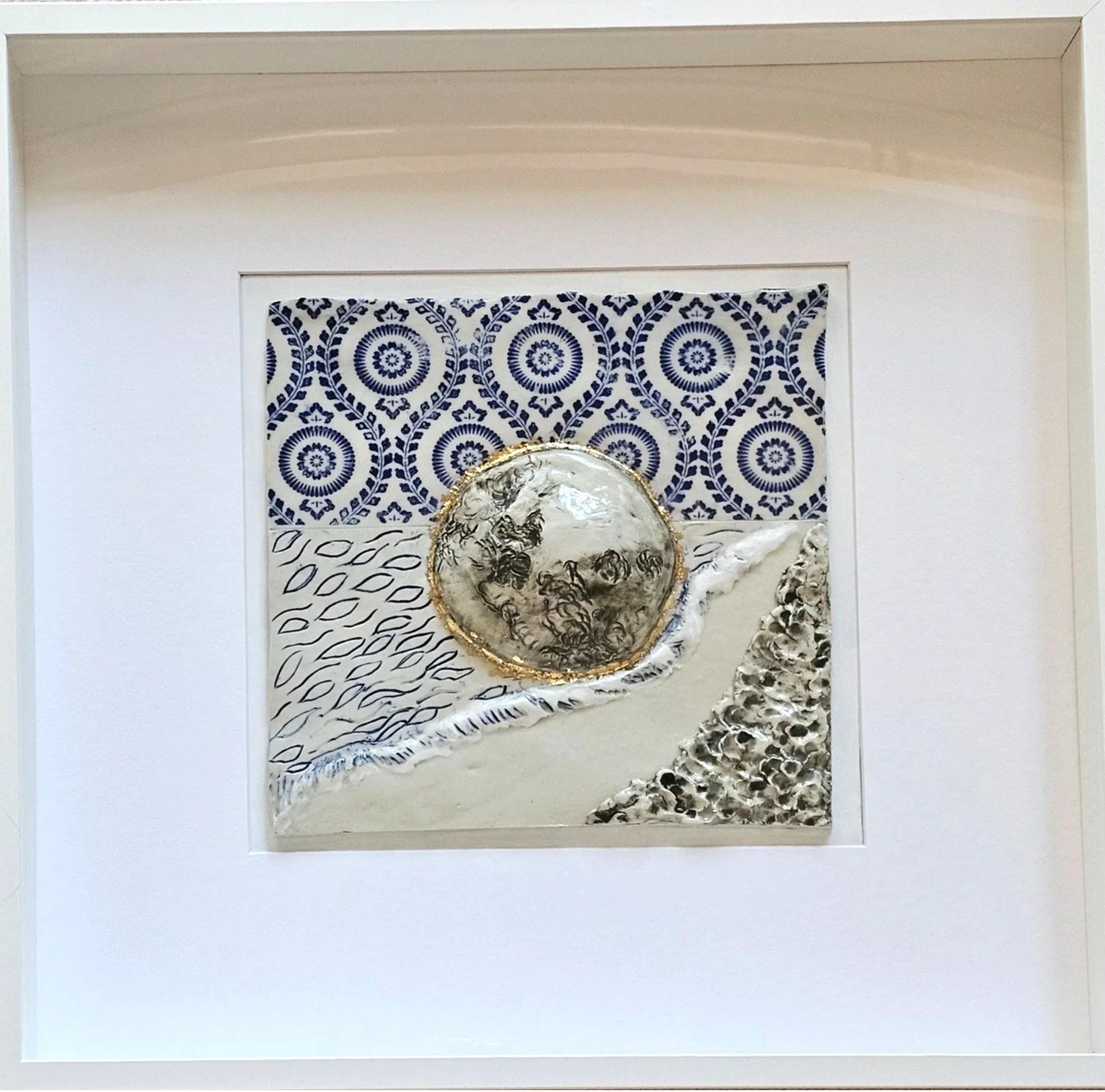 Let A Fountain Be My Moon 
2025  
50 x 50cm 
Ceramic and gold leaf 
$1600