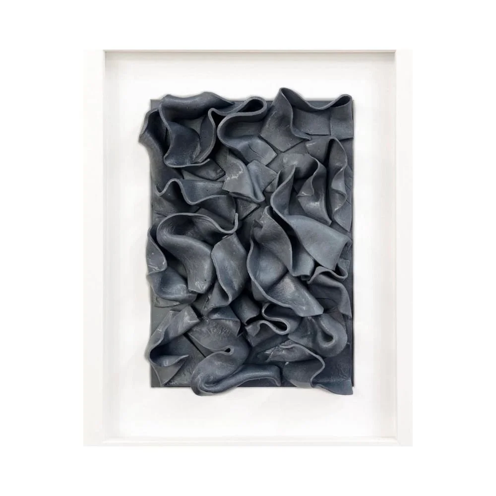 Deep Bonds 
2025 
30x 40cm