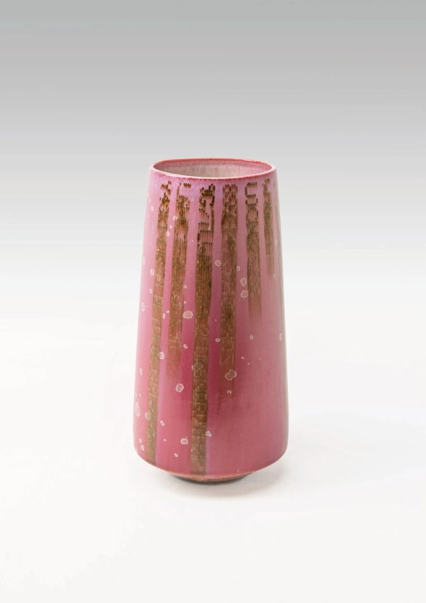 Untitled 8 
2025  
27cm Tall 
Glazed Porcelain